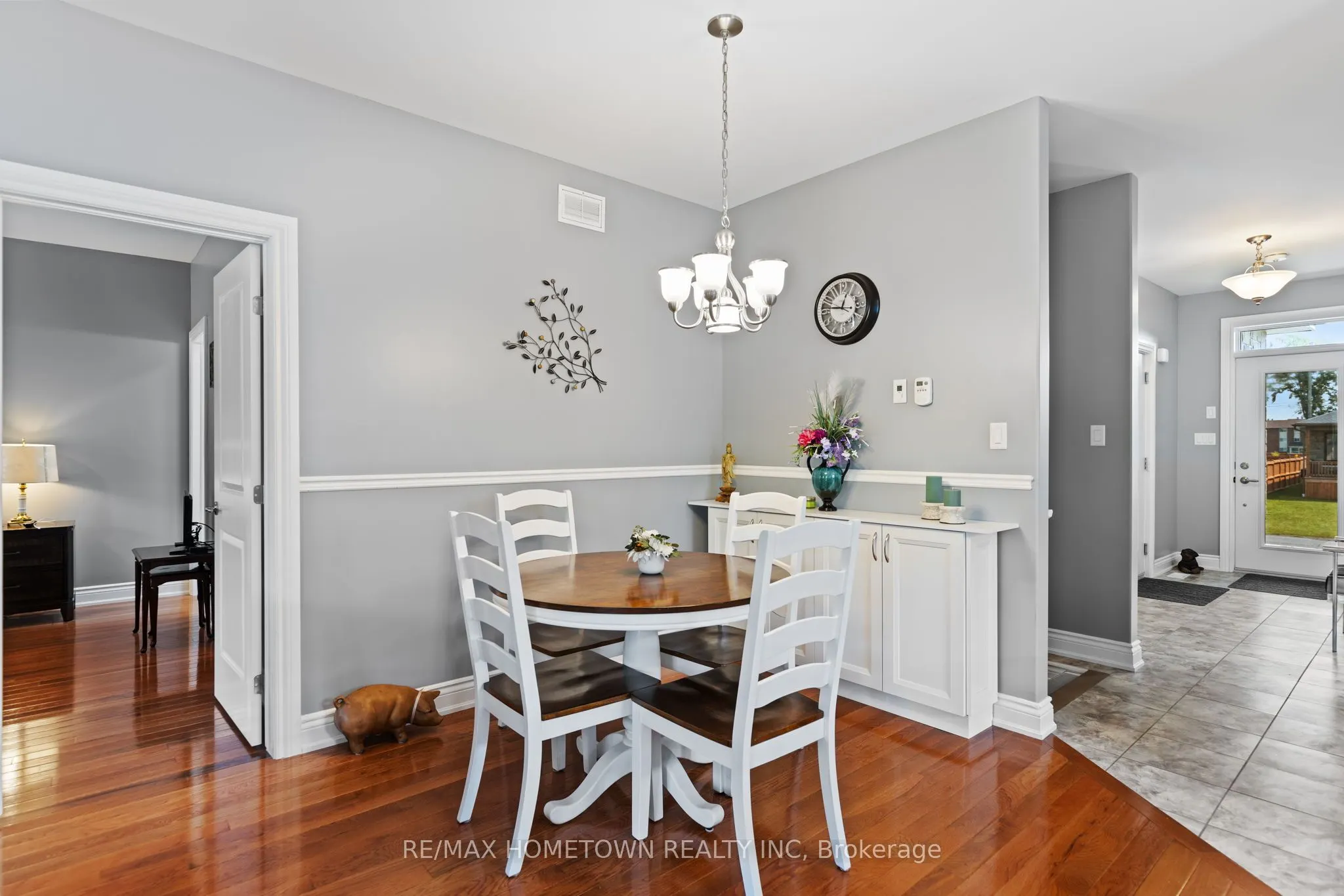 8 BILLINGS Avenue W
