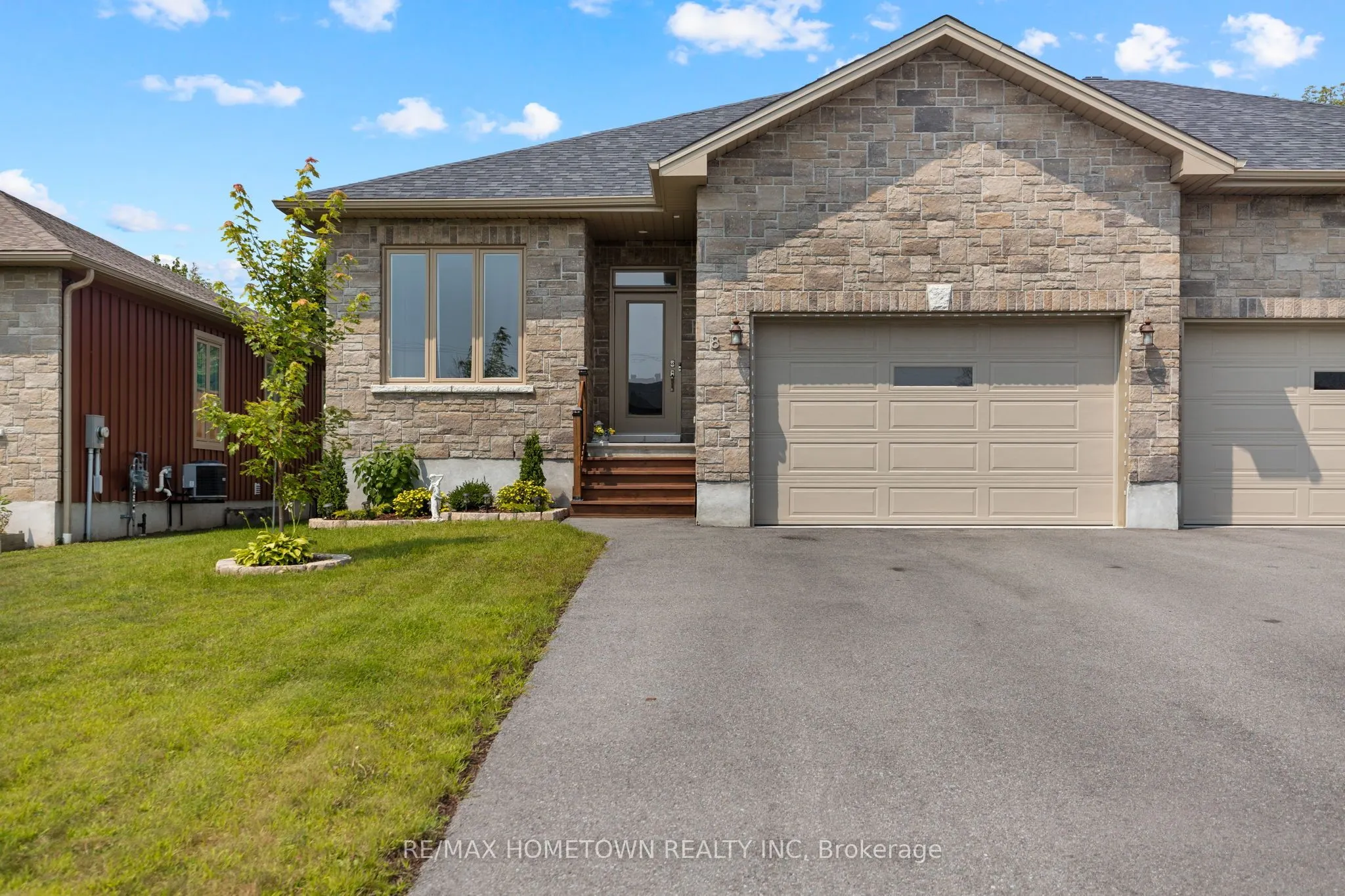 8 BILLINGS Avenue W