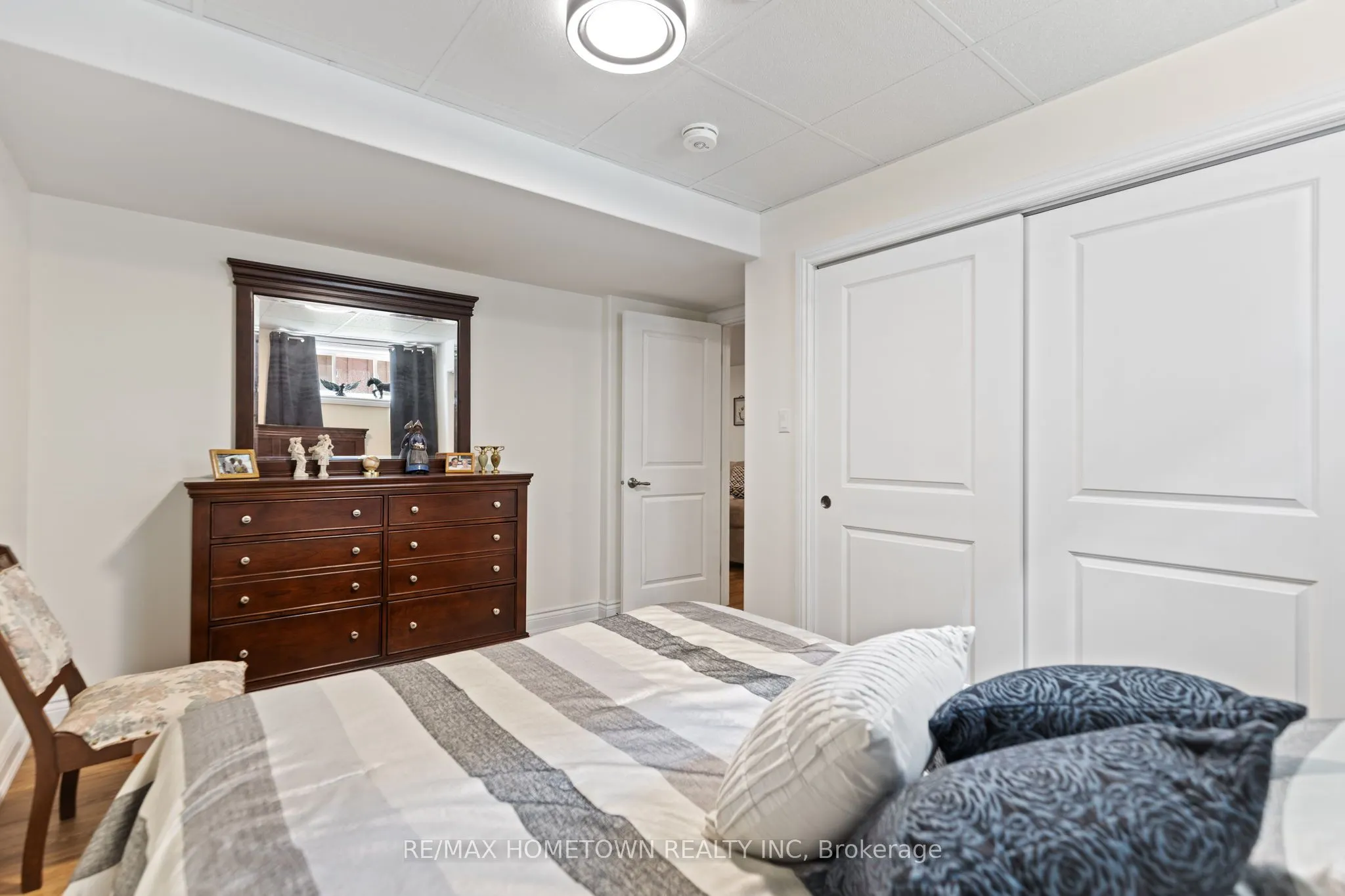 8 BILLINGS Avenue W