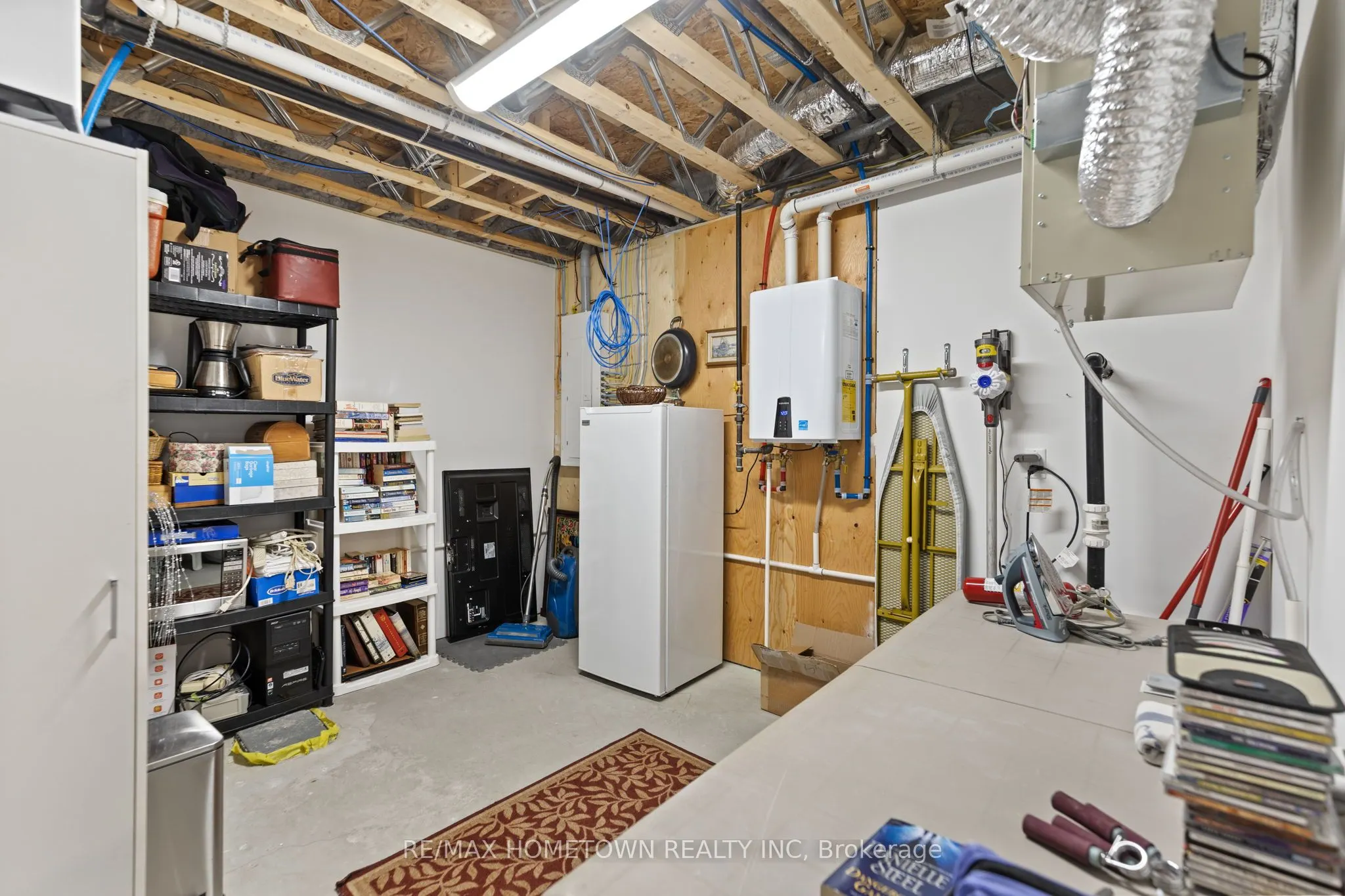 8 BILLINGS Avenue W