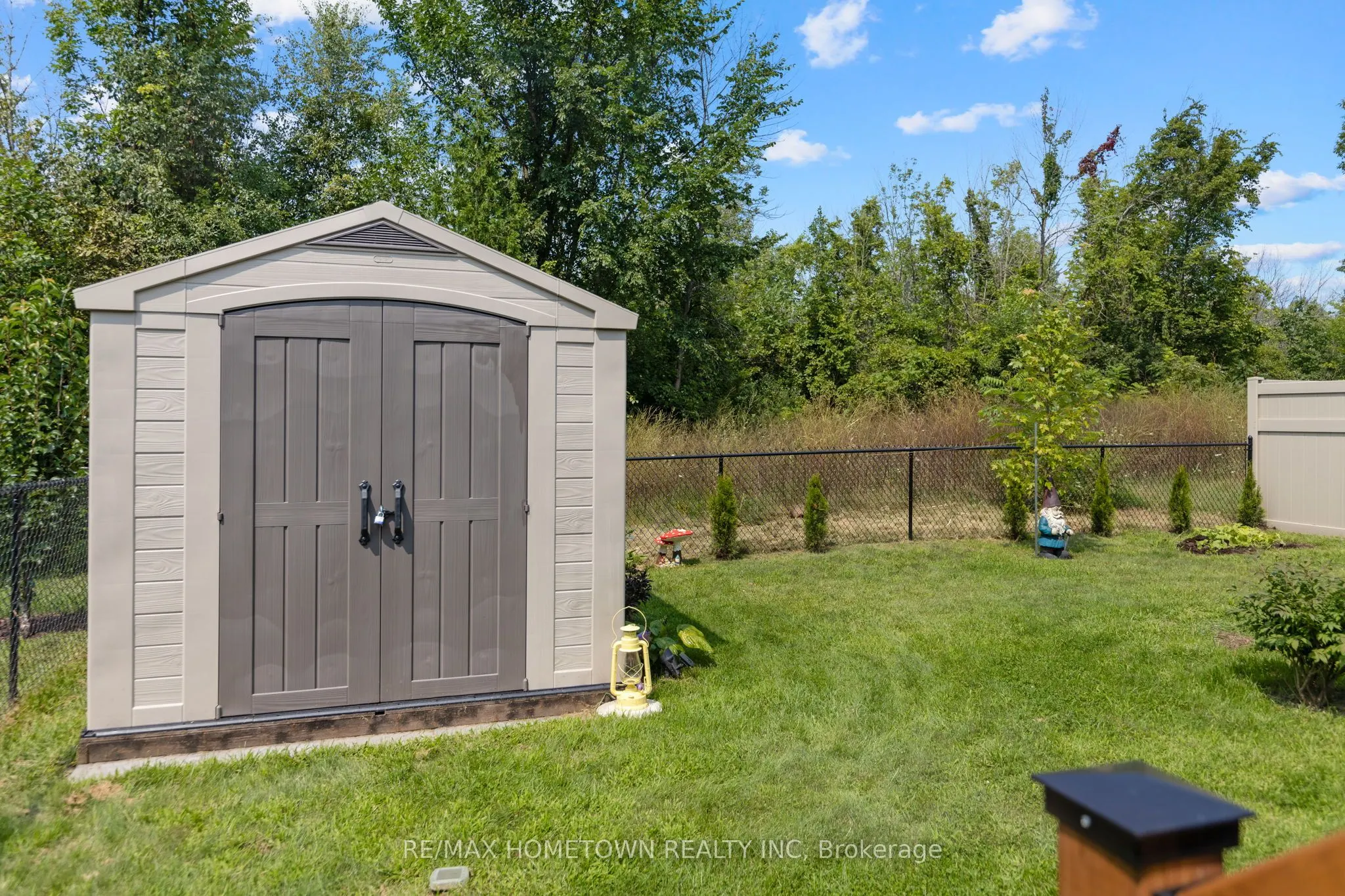8 BILLINGS Avenue W