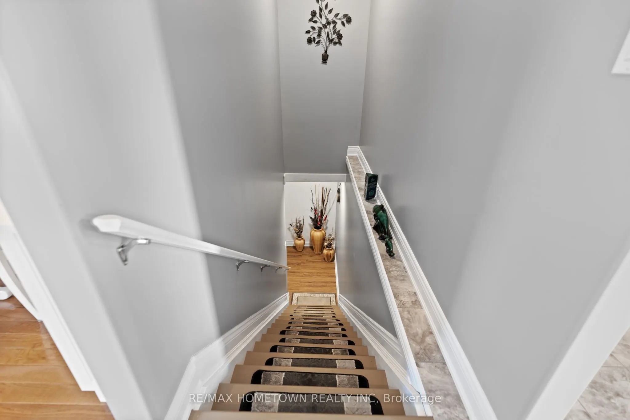 8 BILLINGS Avenue W