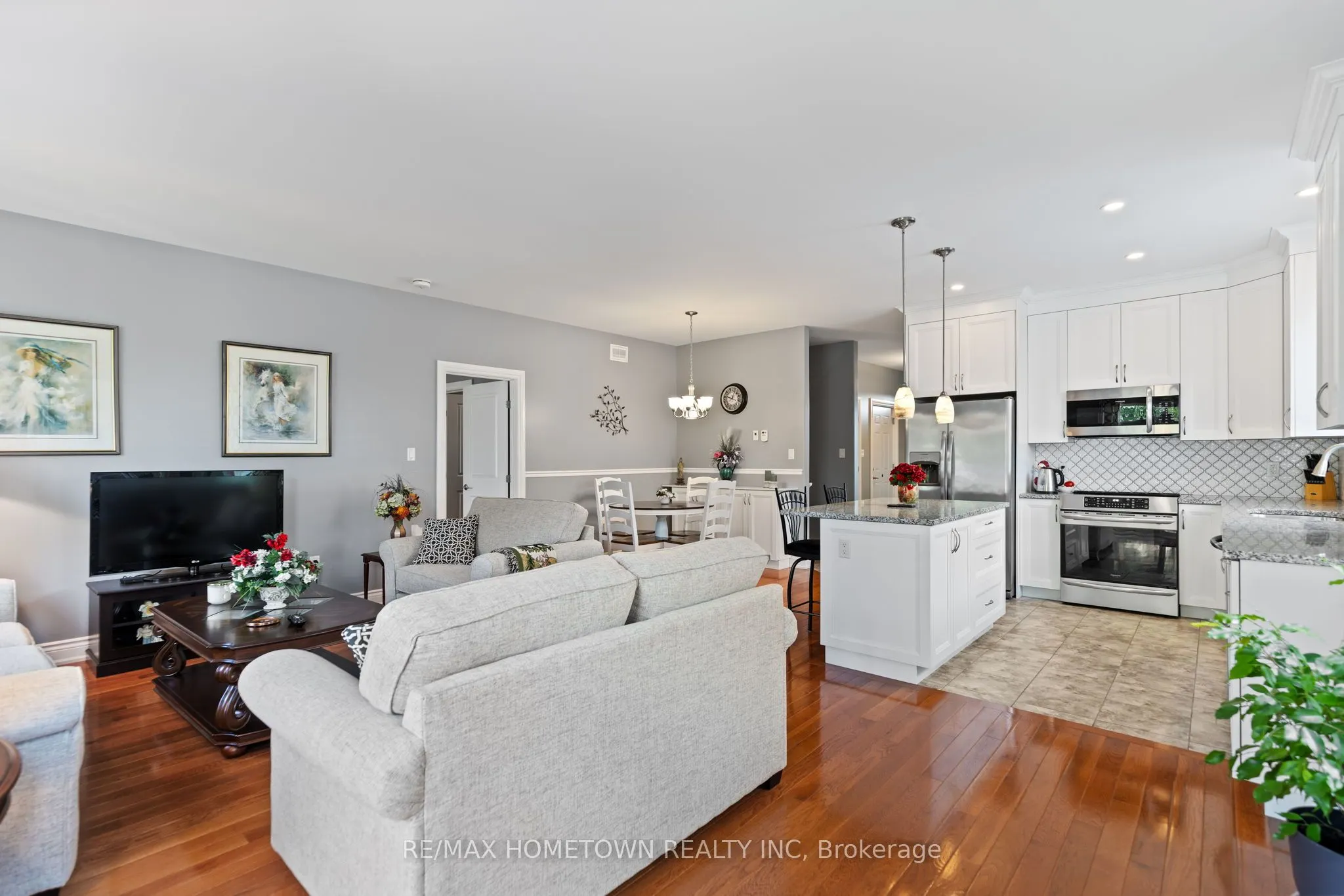 8 BILLINGS Avenue W