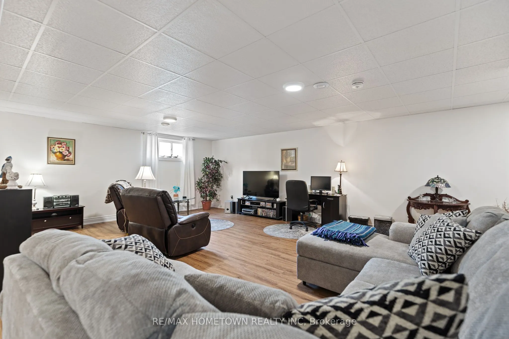 8 BILLINGS Avenue W