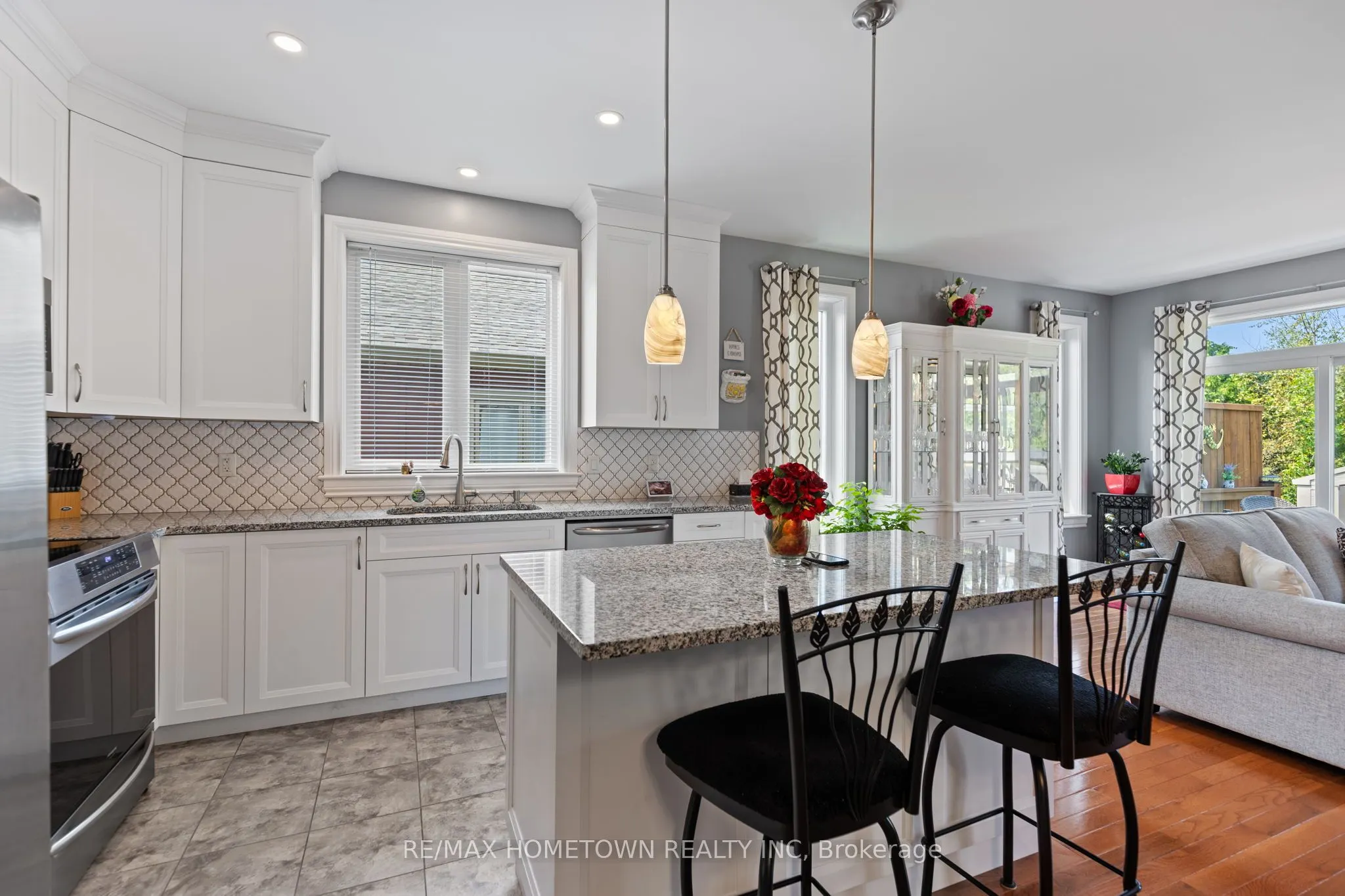8 BILLINGS Avenue W