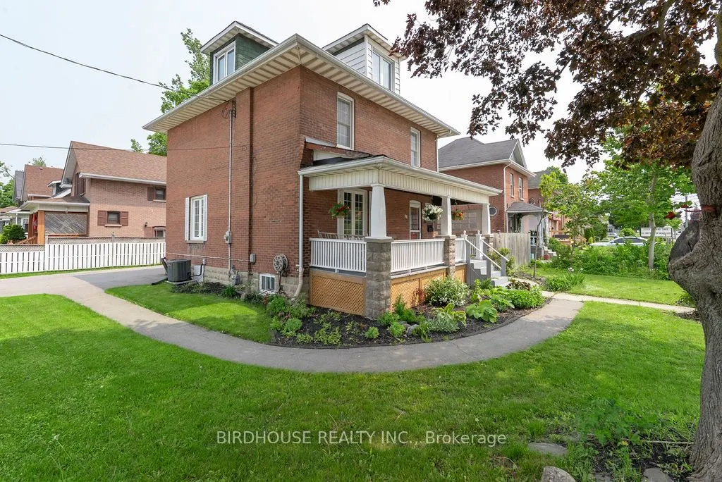 96 Lindsay Street S