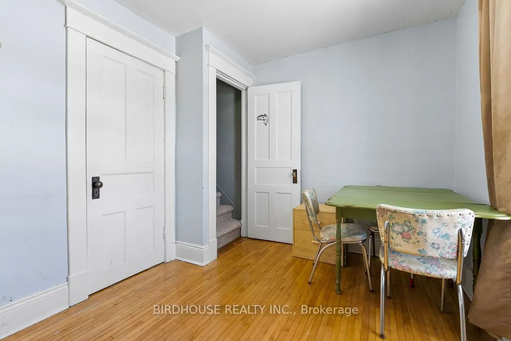 96 Lindsay Street S