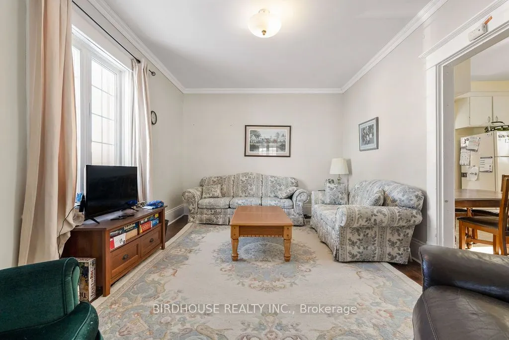 96 Lindsay Street S