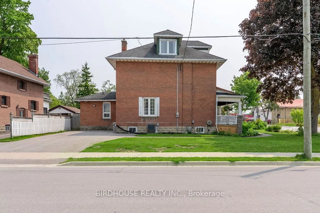 96 Lindsay Street S