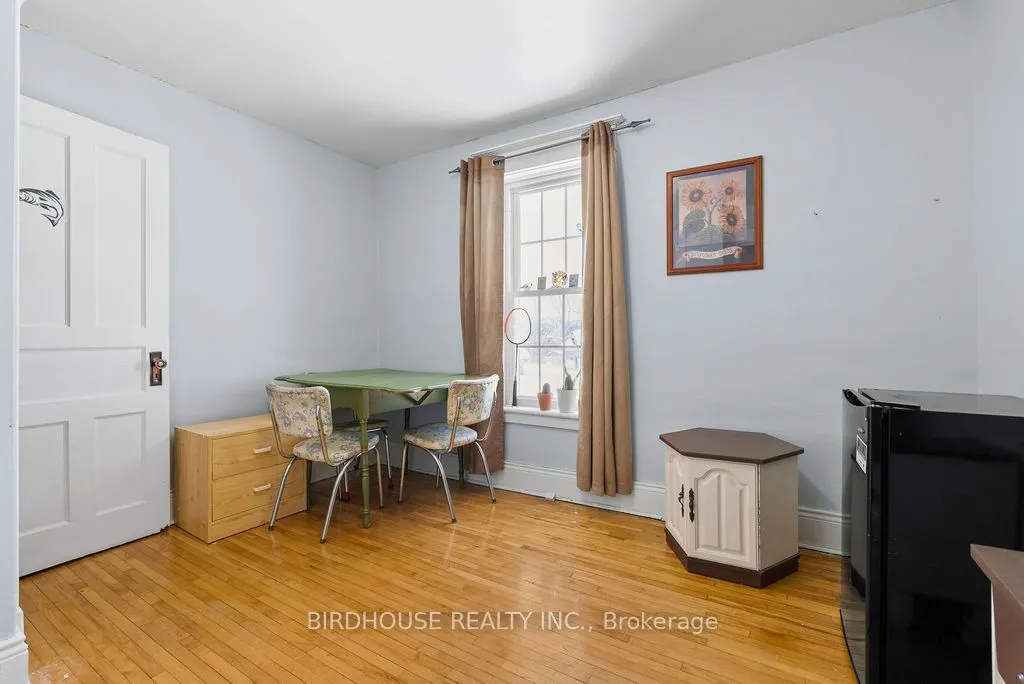 96 Lindsay Street S