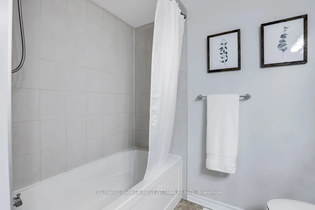 271 Brassy Minnow Crescent