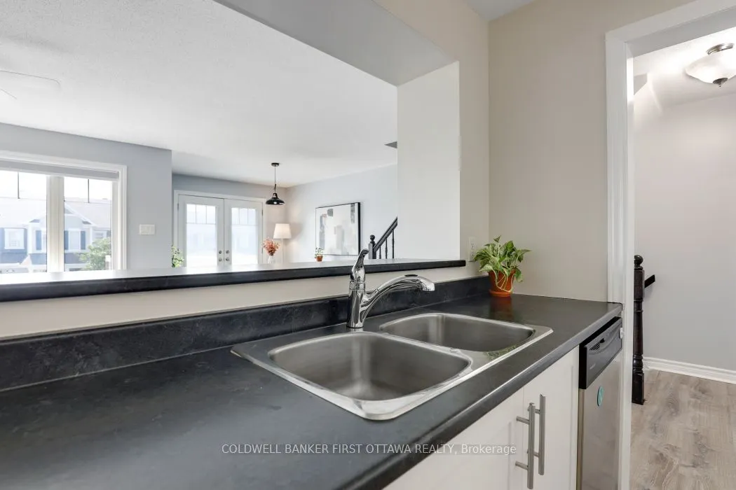 271 Brassy Minnow Crescent