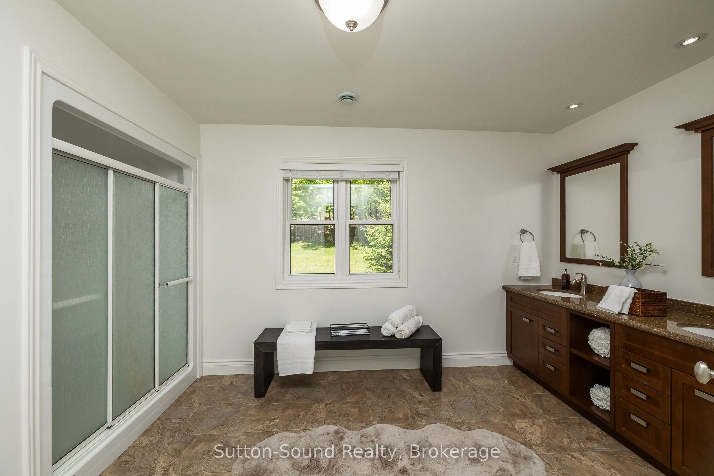 505556 Grey Road 1 Road