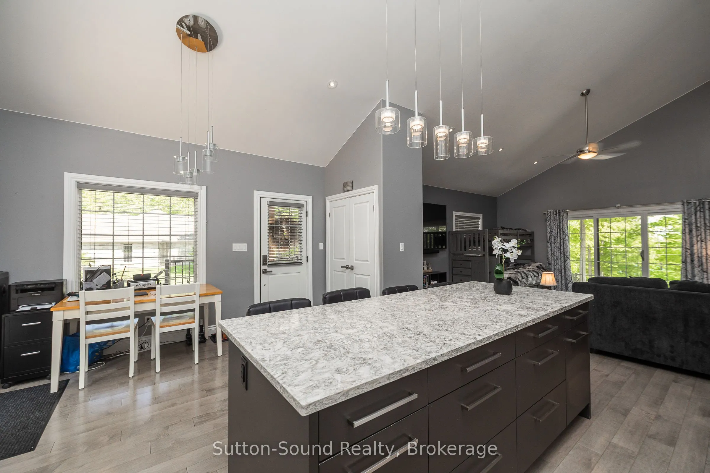 505556 Grey Road 1 Road