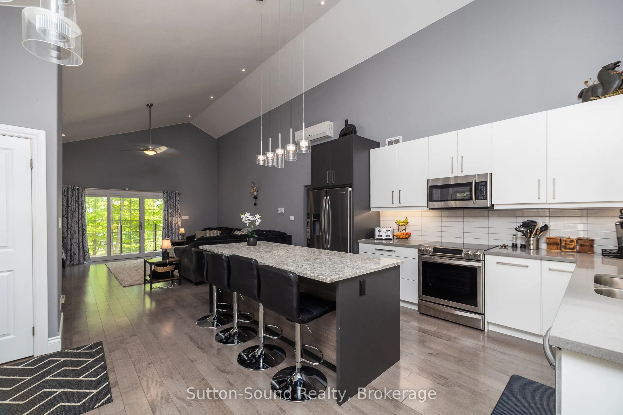 505556 Grey Road 1 Road