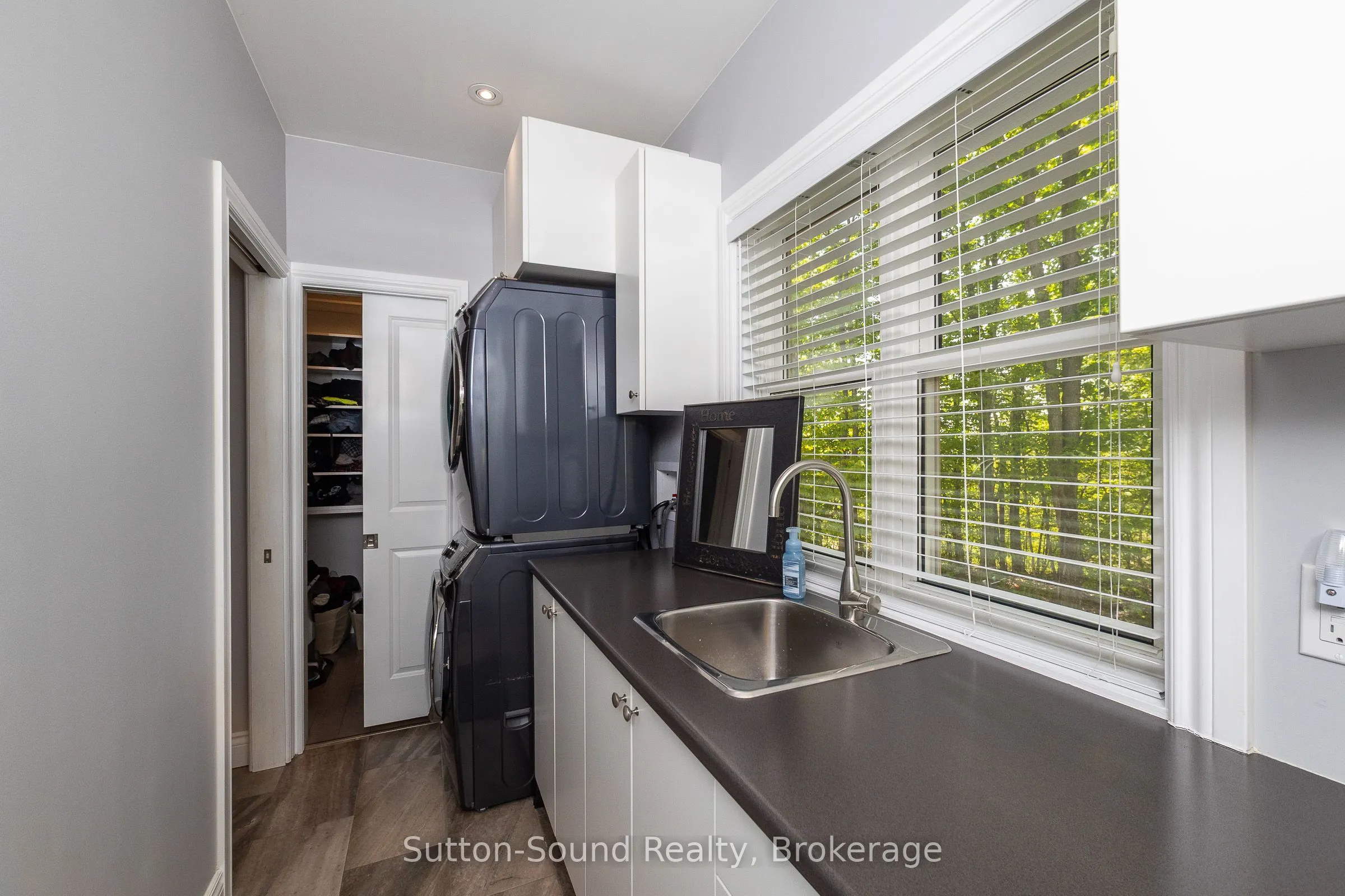 505556 Grey Road 1 Road