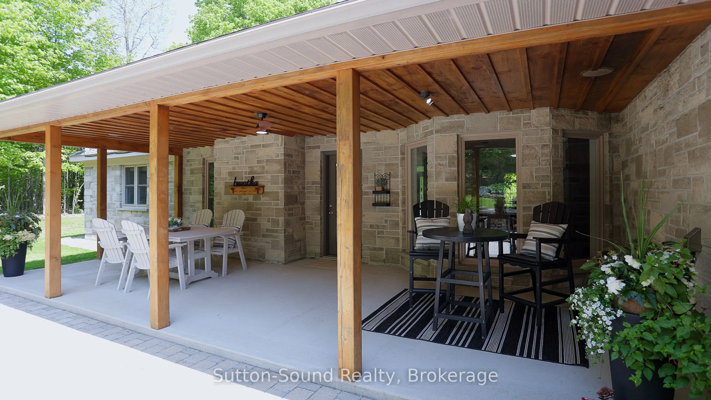 505556 Grey Road 1 Road