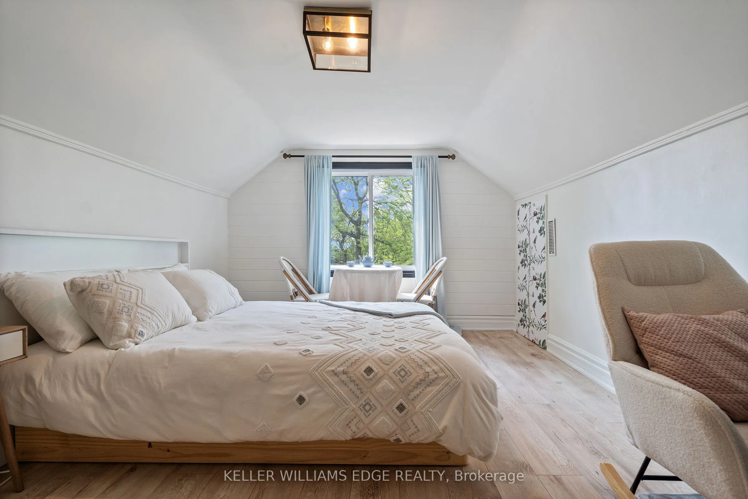 376 OLD GUELPH Road