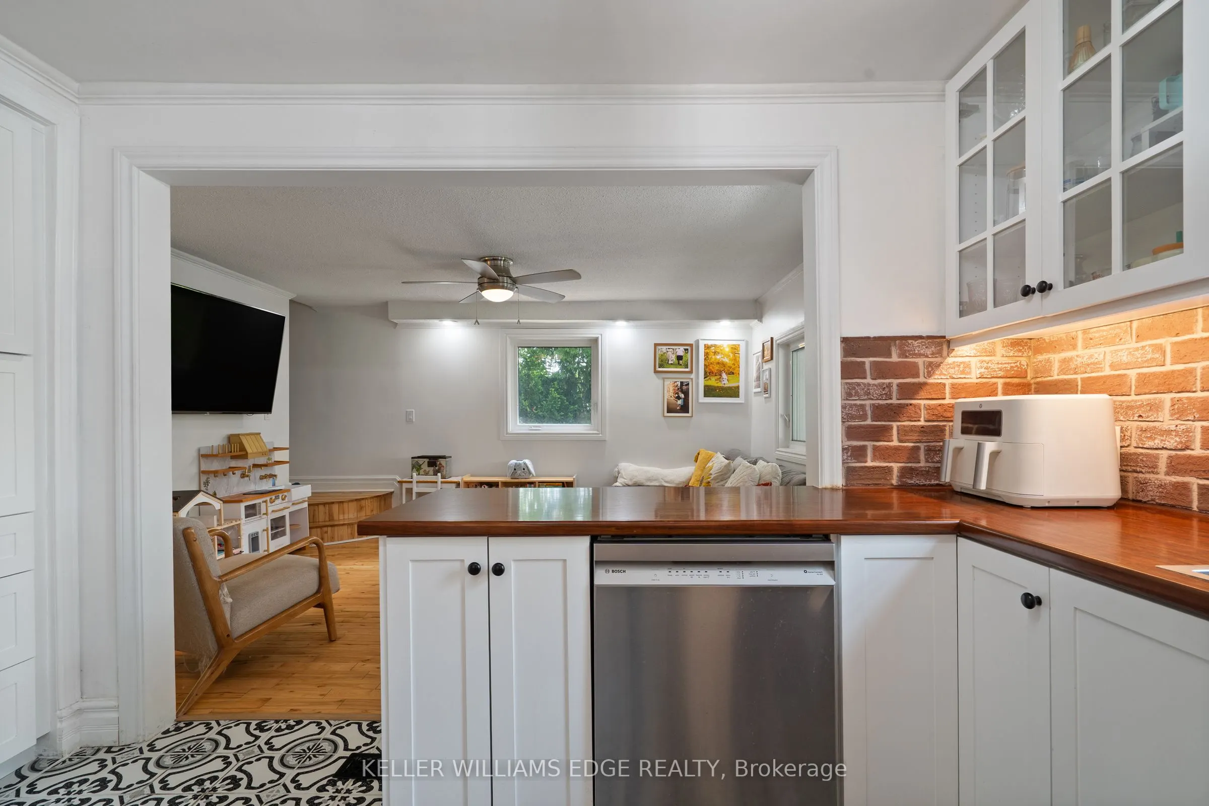 376 OLD GUELPH Road