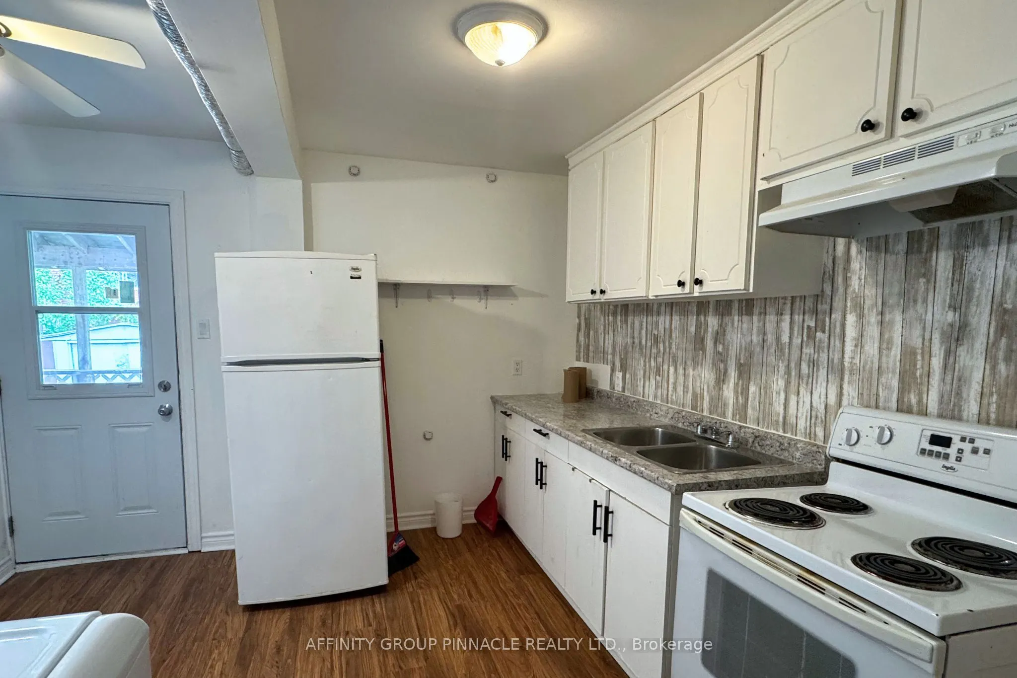 88 Albert Street S