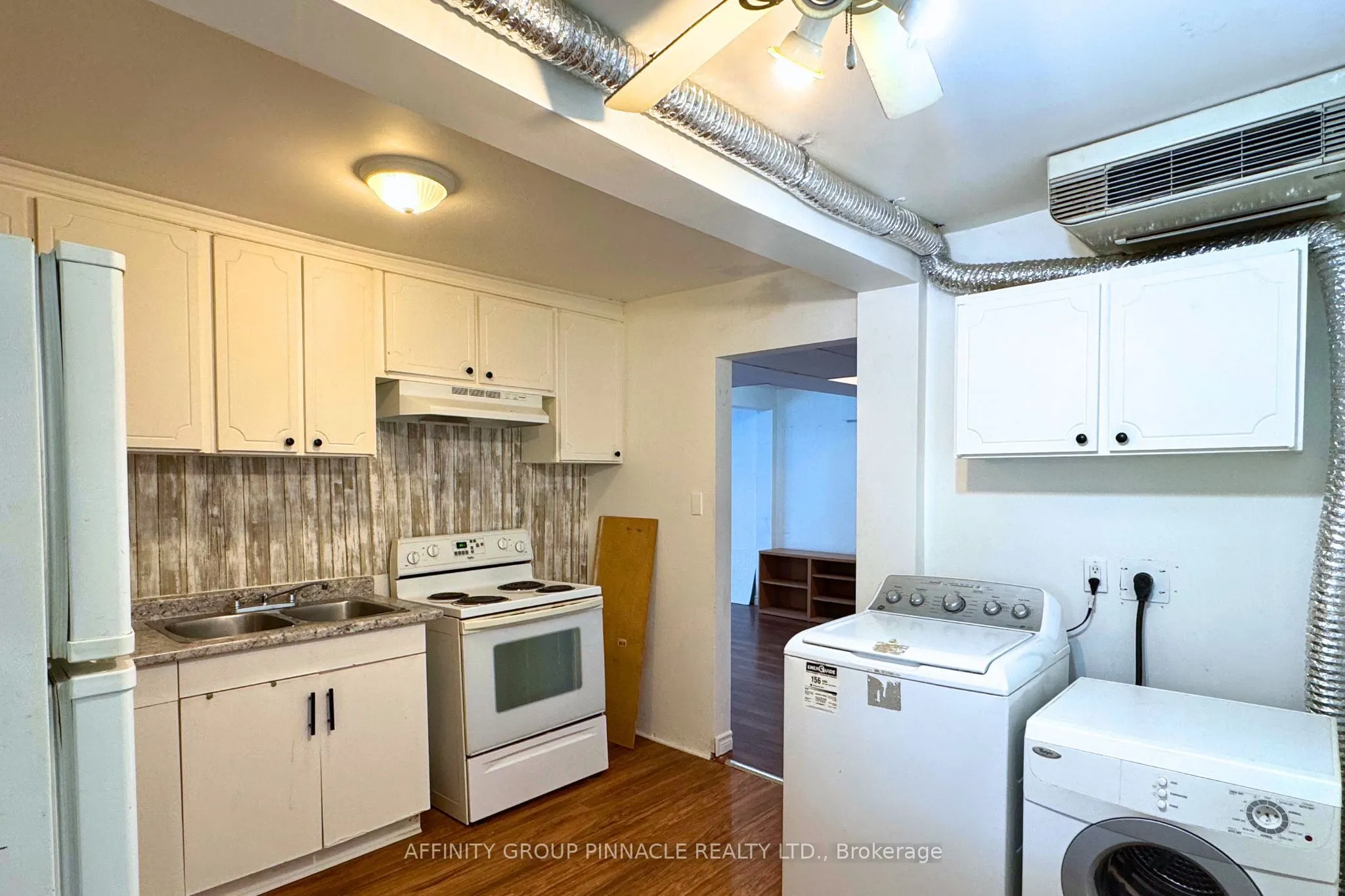 88 Albert Street S
