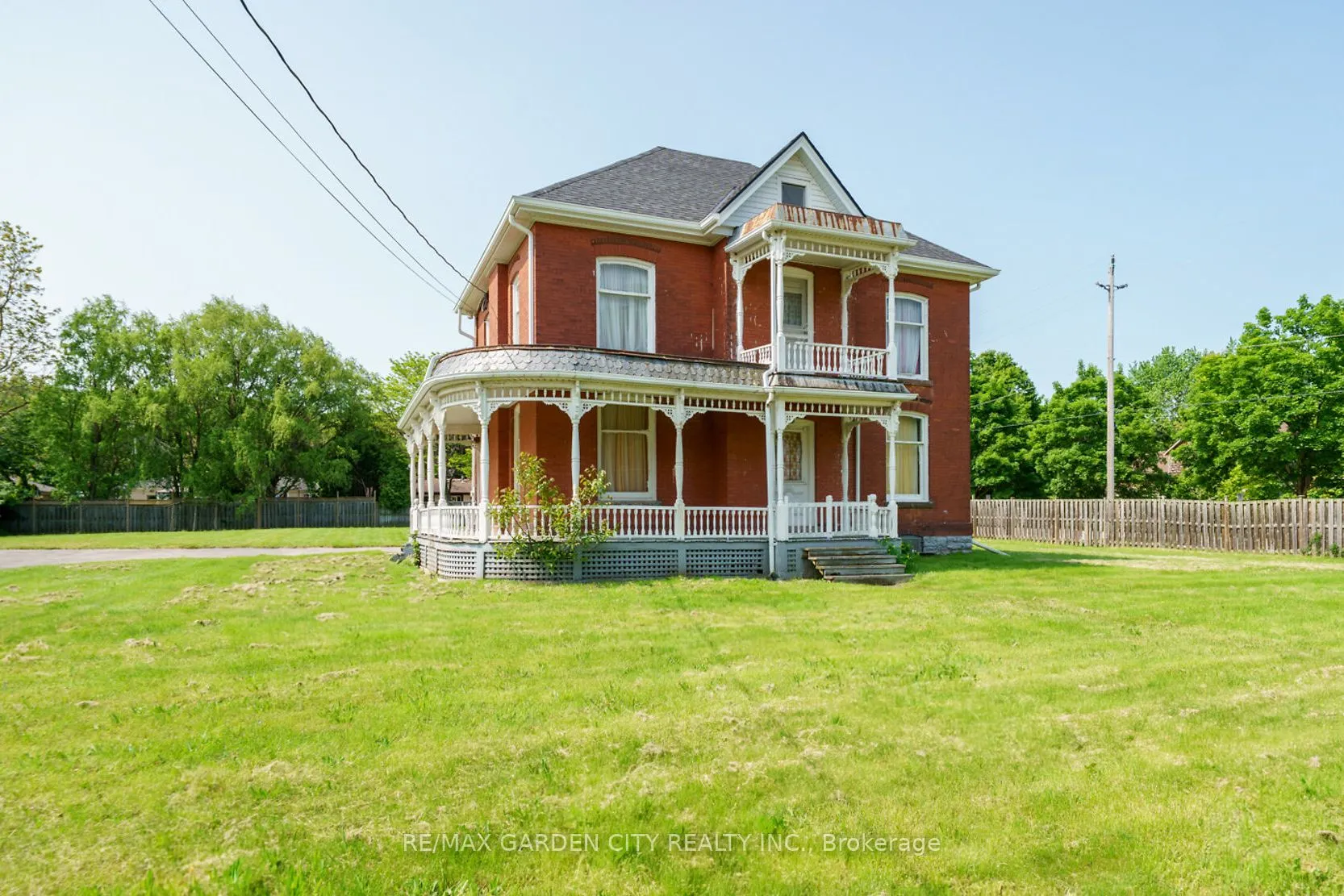 122 MAIN Street E