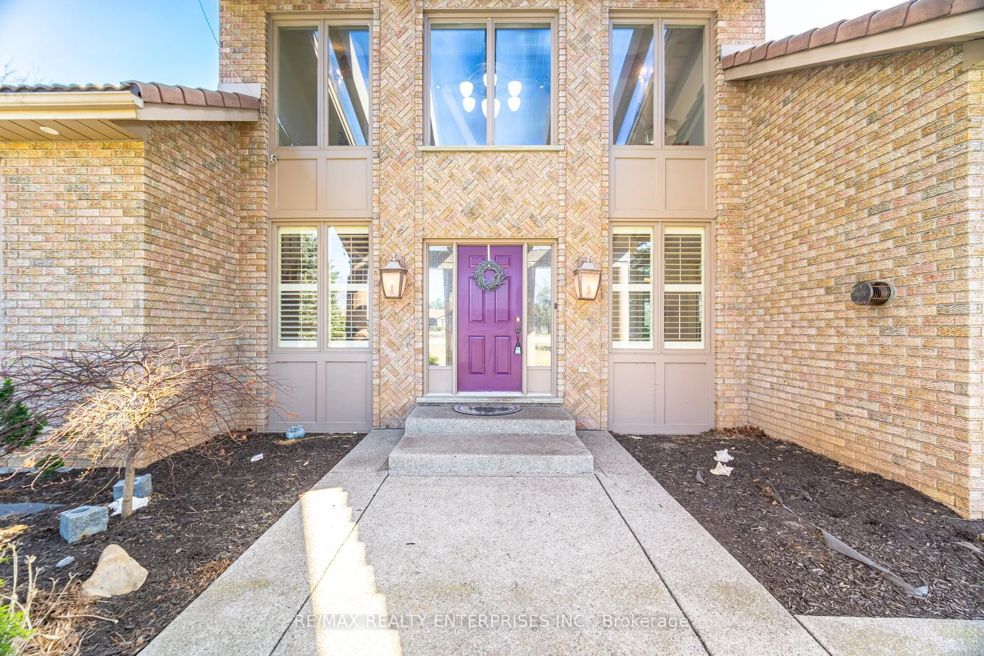 2 Stoney Brae Street