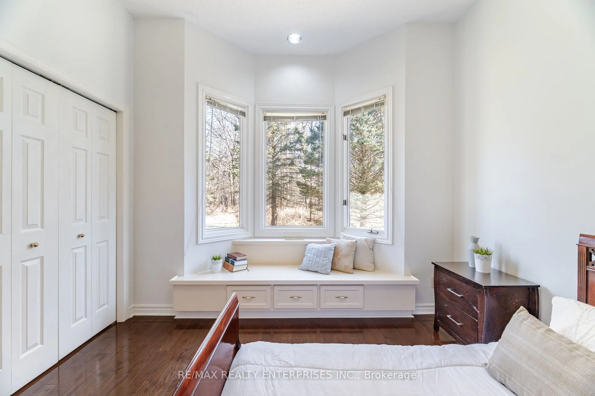 2 Stoney Brae Street