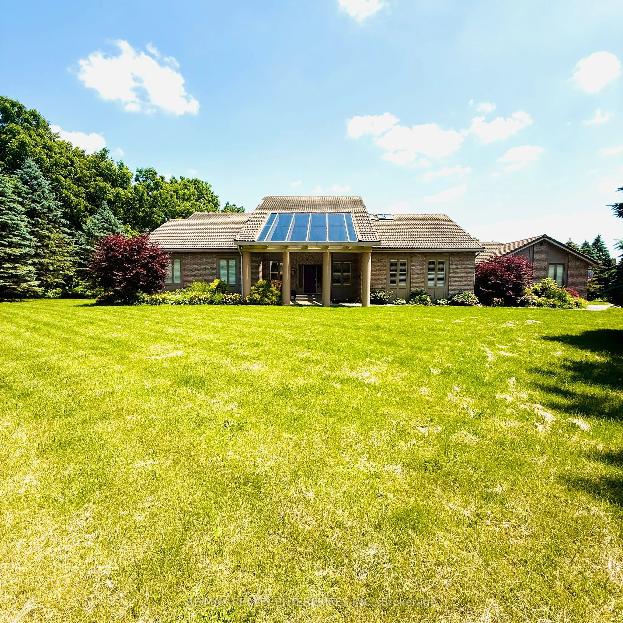 2 Stoney Brae Street