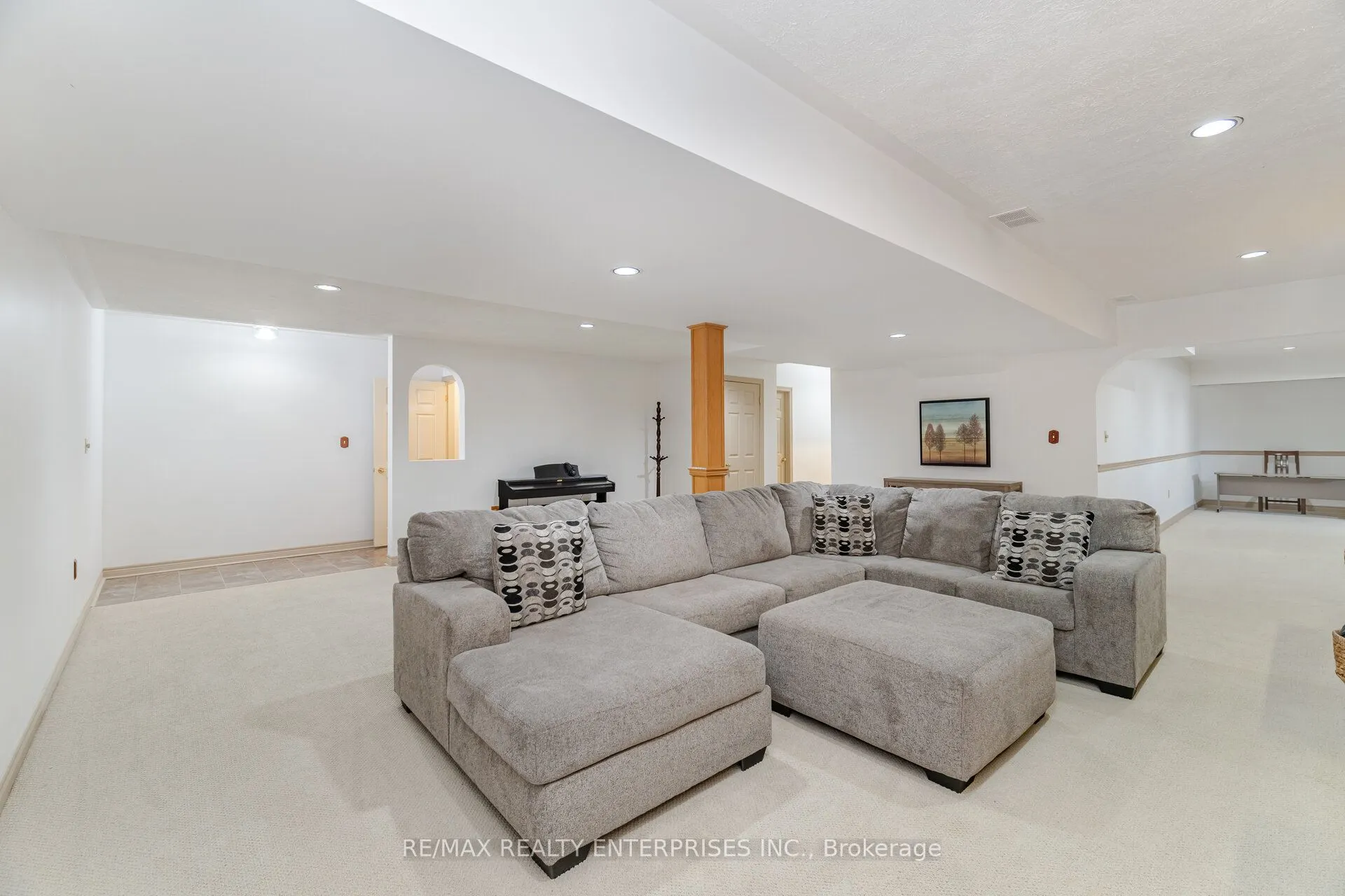2 Stoney Brae Street