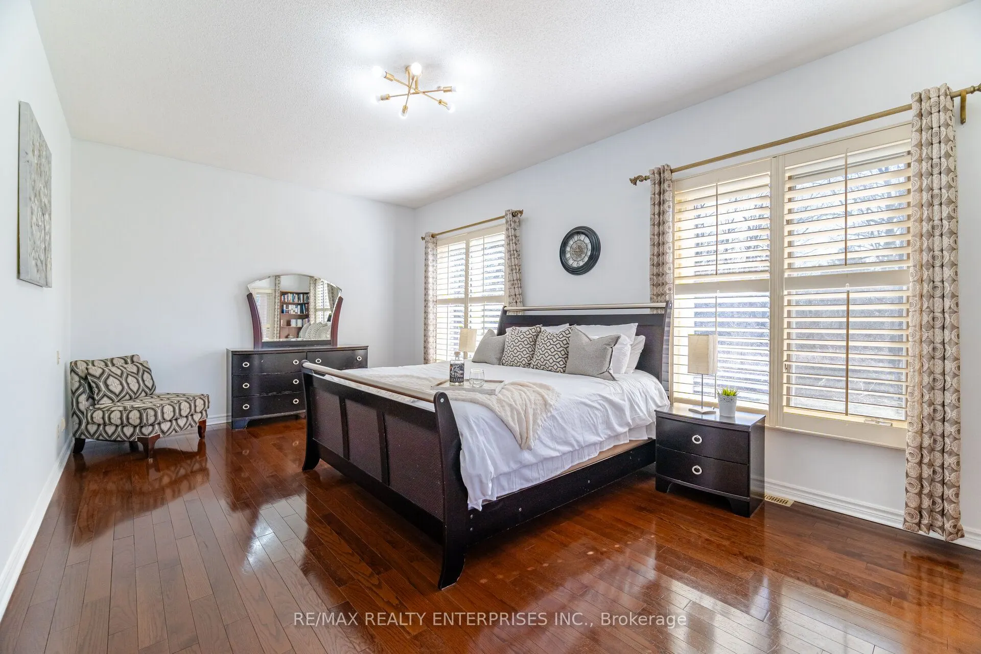 2 Stoney Brae Street
