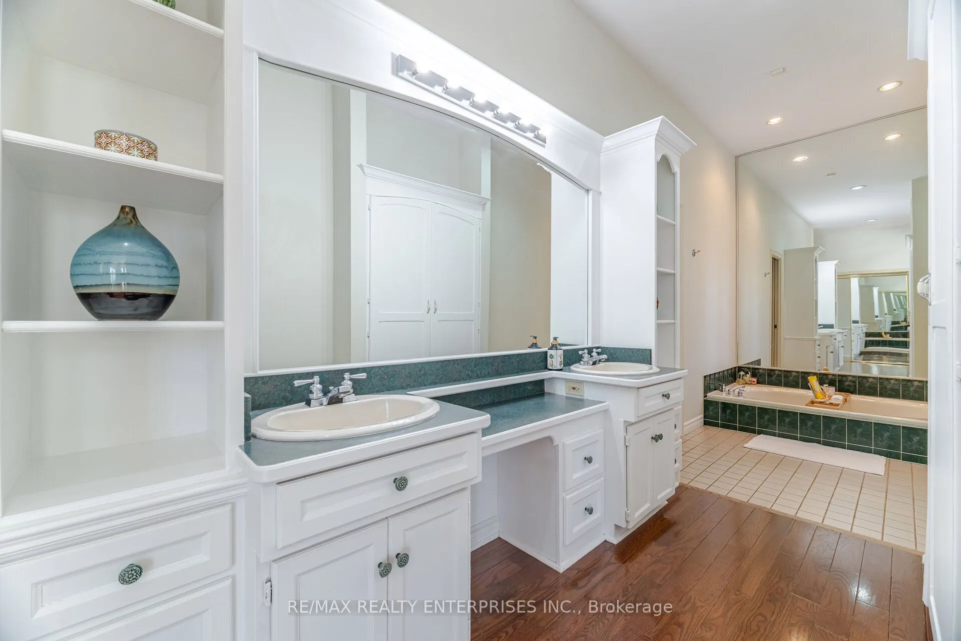 2 Stoney Brae Street