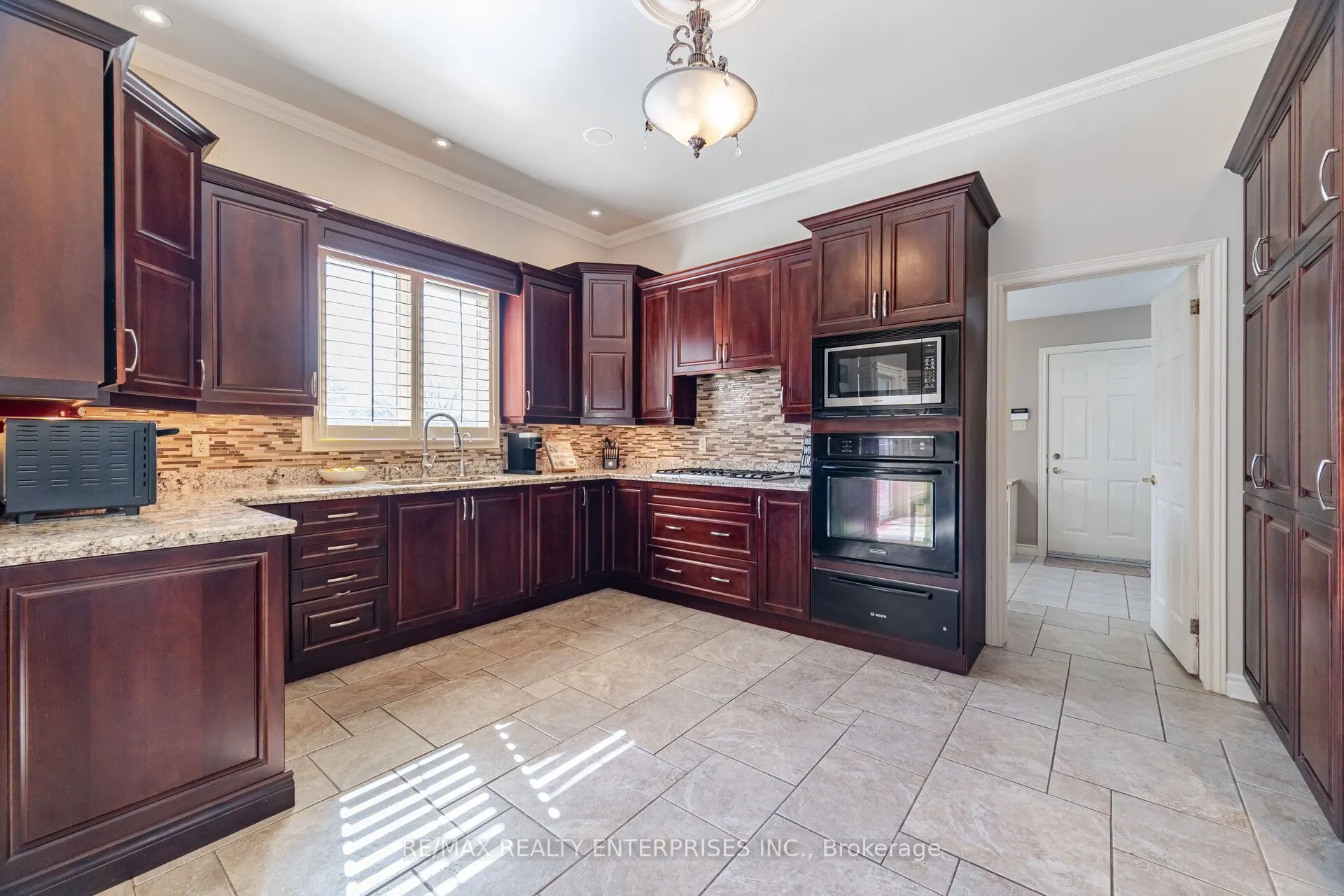 2 Stoney Brae Street