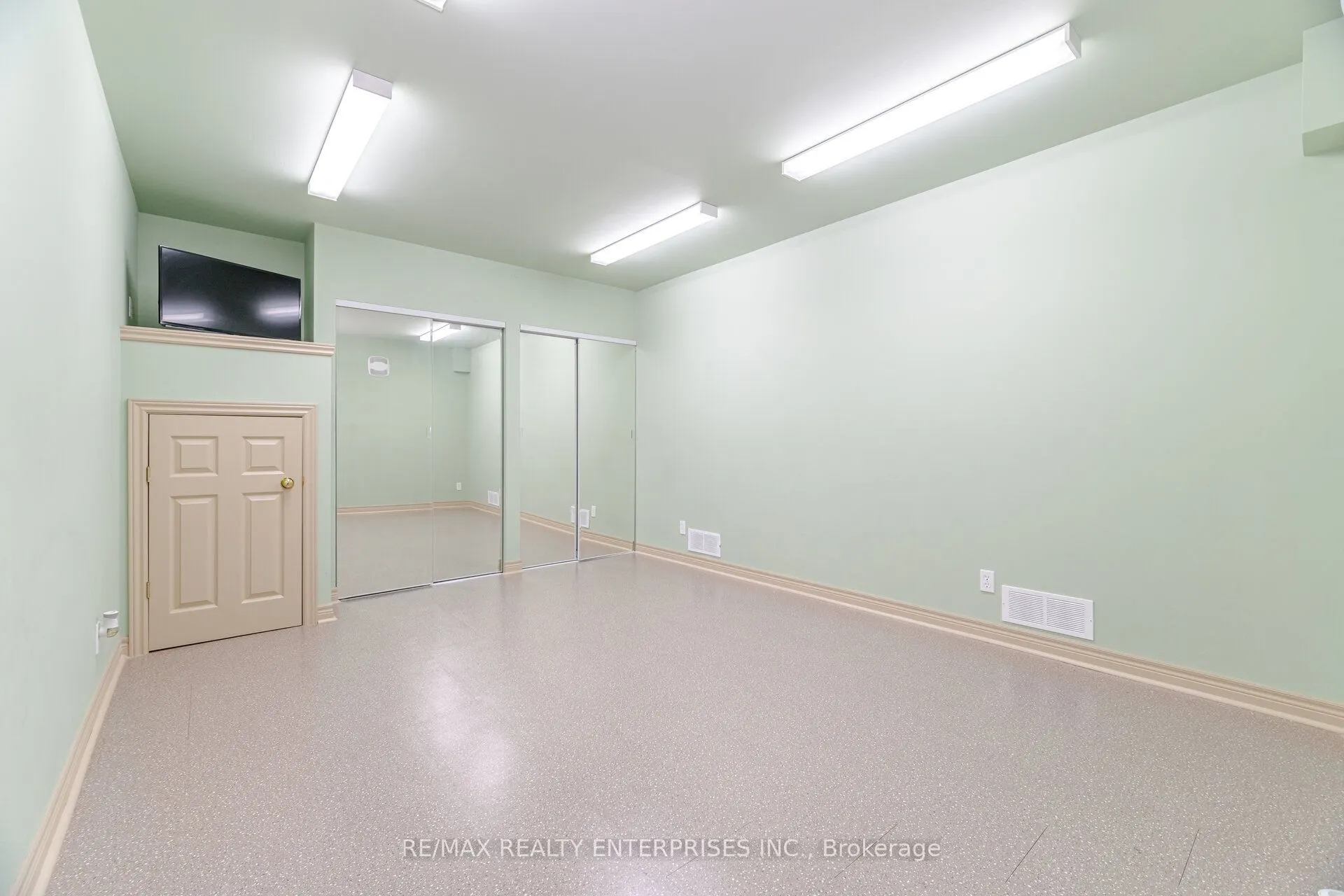 2 Stoney Brae Street