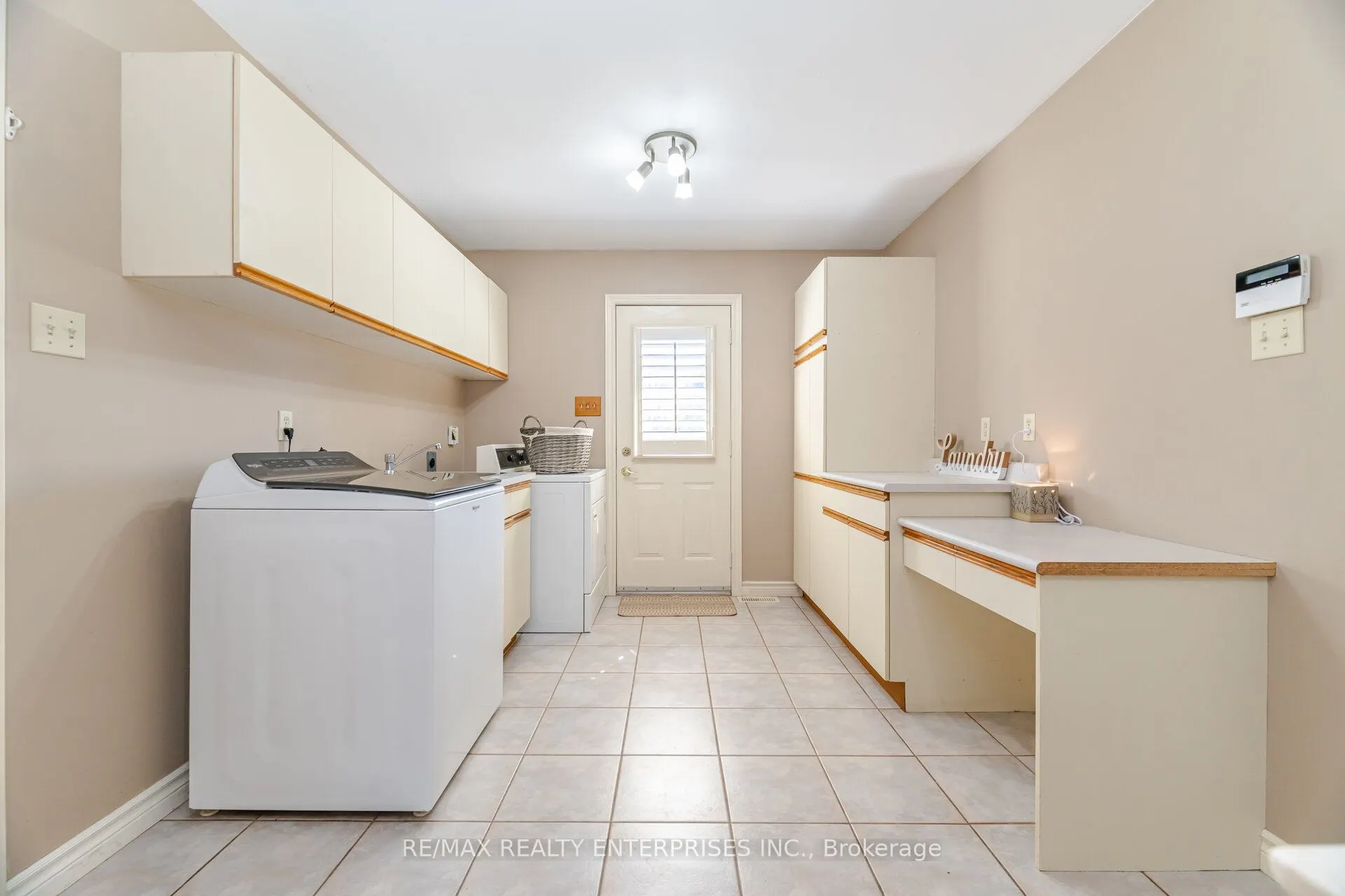 2 Stoney Brae Street