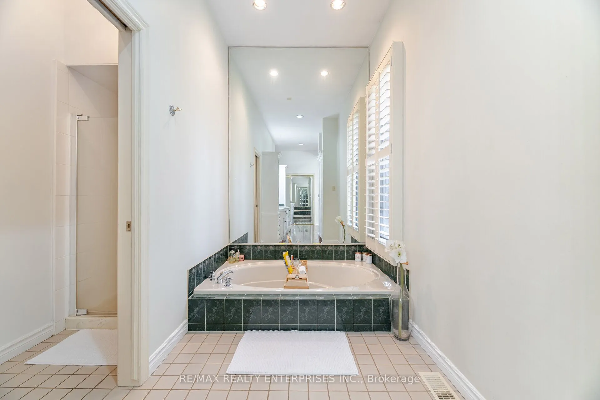 2 Stoney Brae Street
