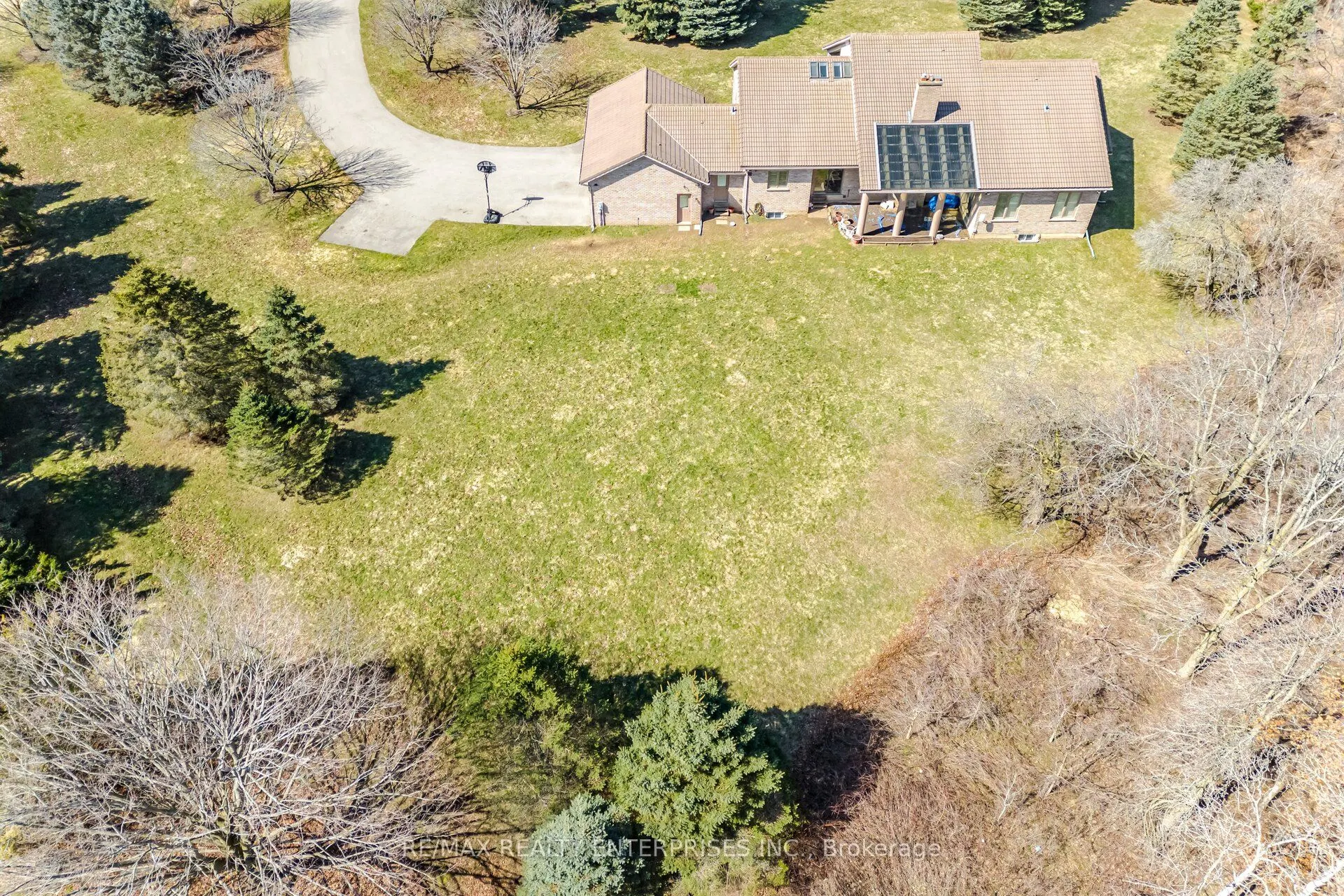 2 Stoney Brae Street