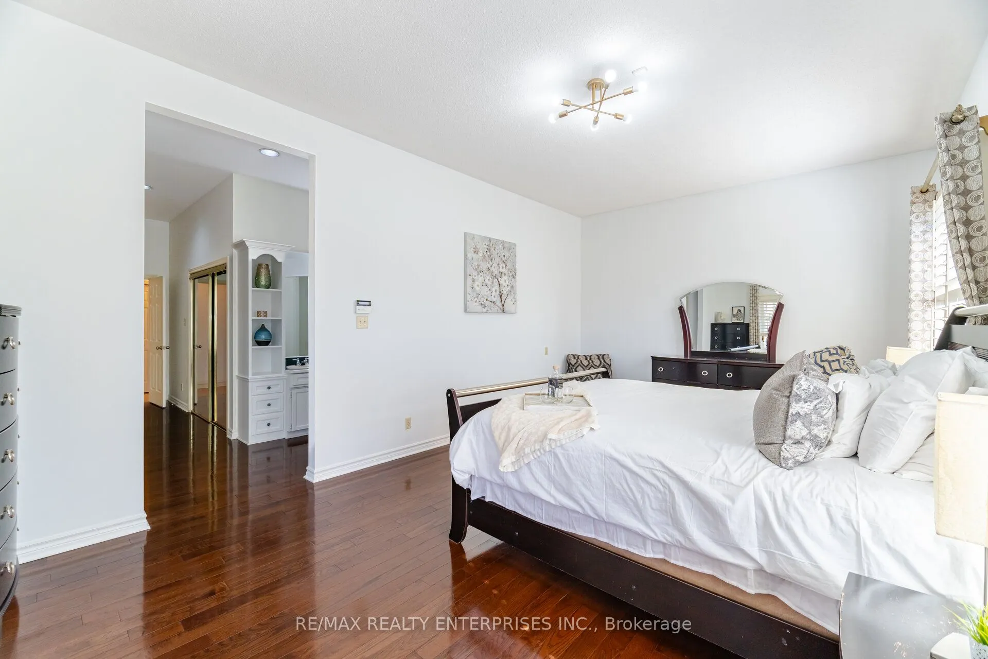 2 Stoney Brae Street