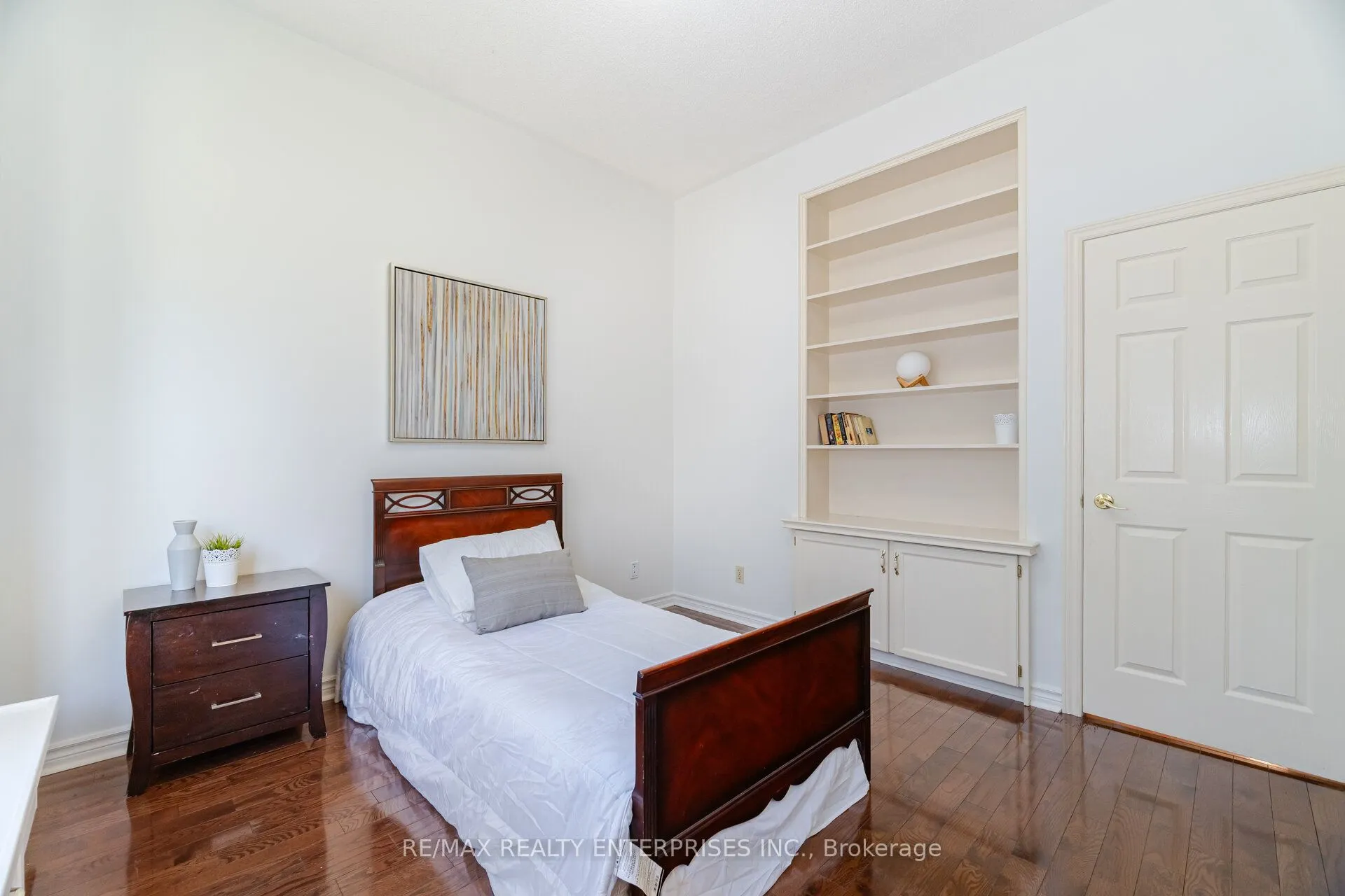 2 Stoney Brae Street