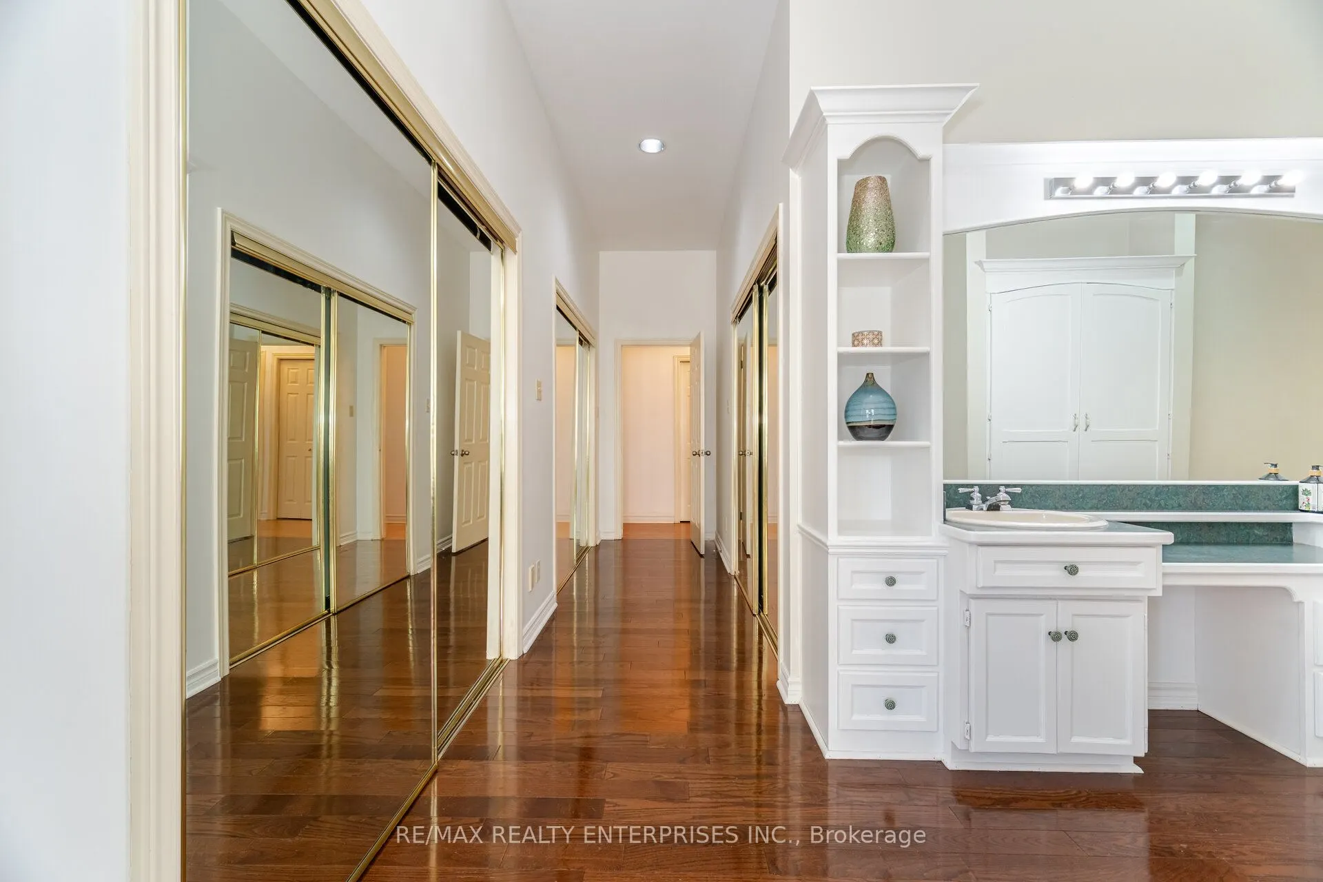 2 Stoney Brae Street