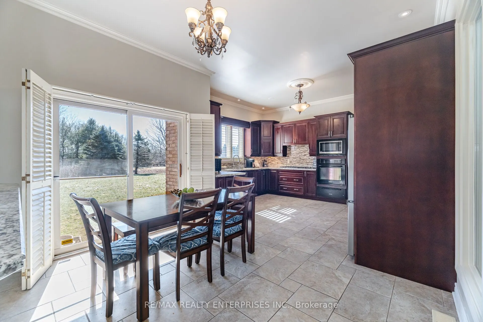 2 Stoney Brae Street