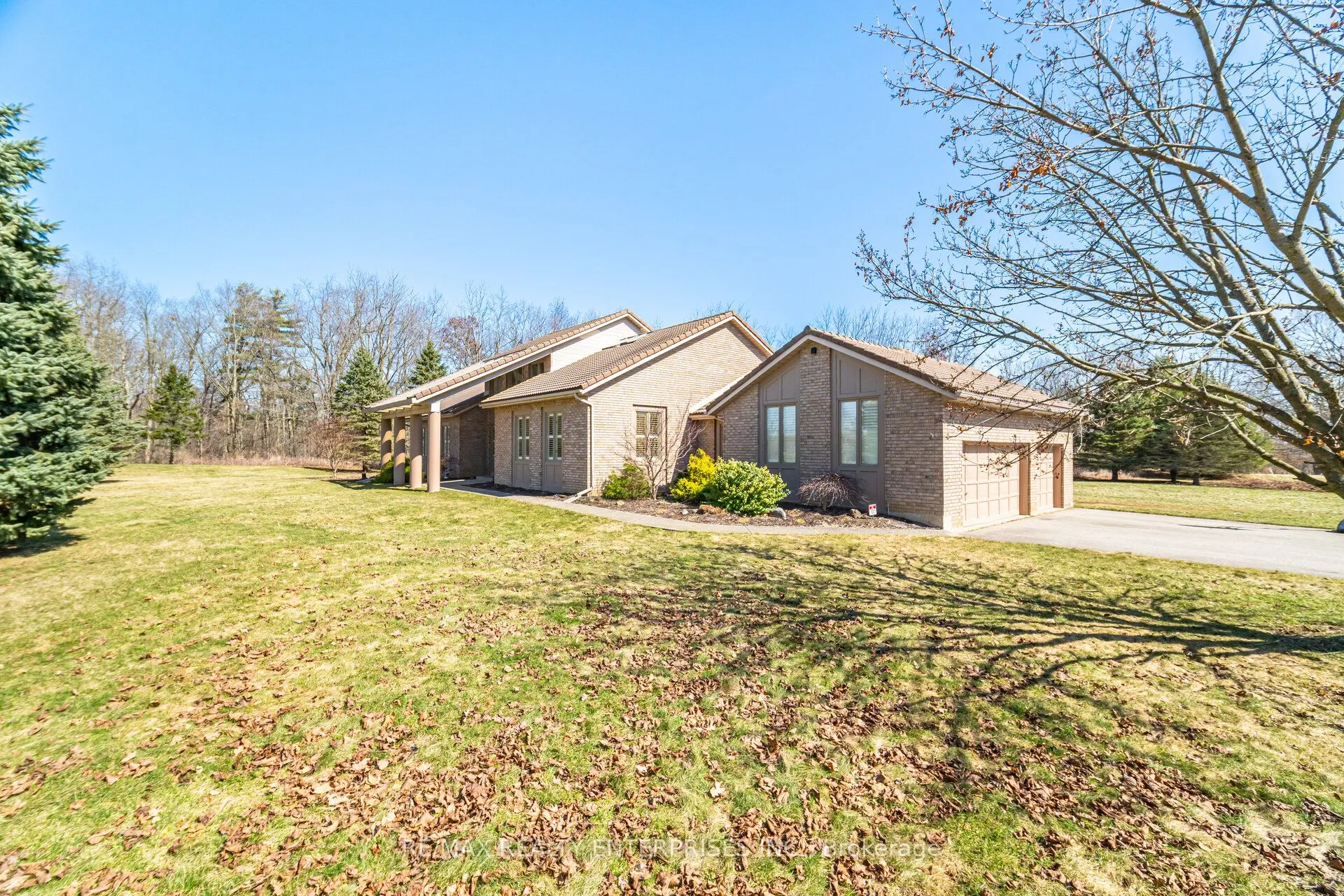 2 Stoney Brae Street