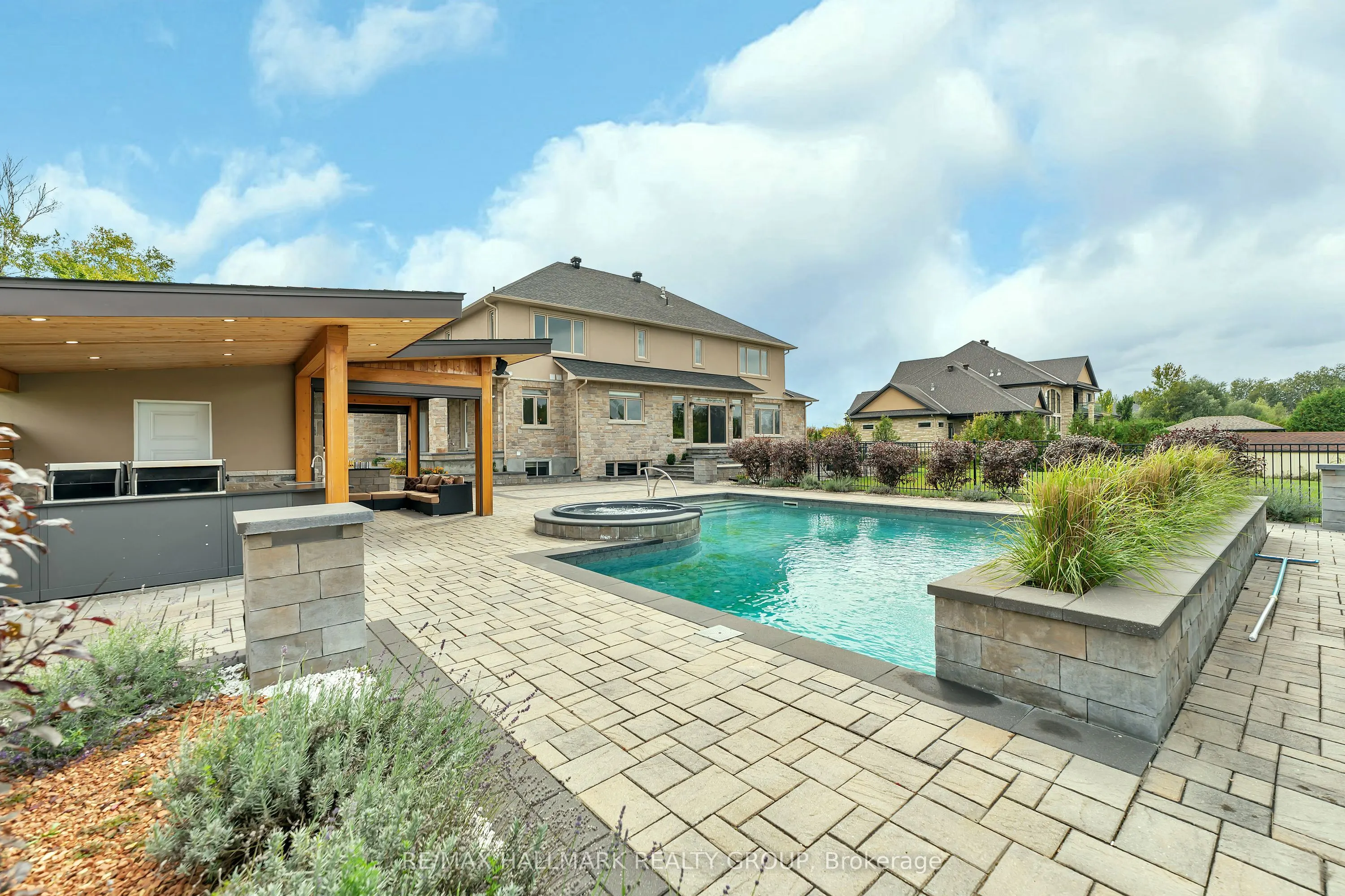 5813 Red Castle Ridge