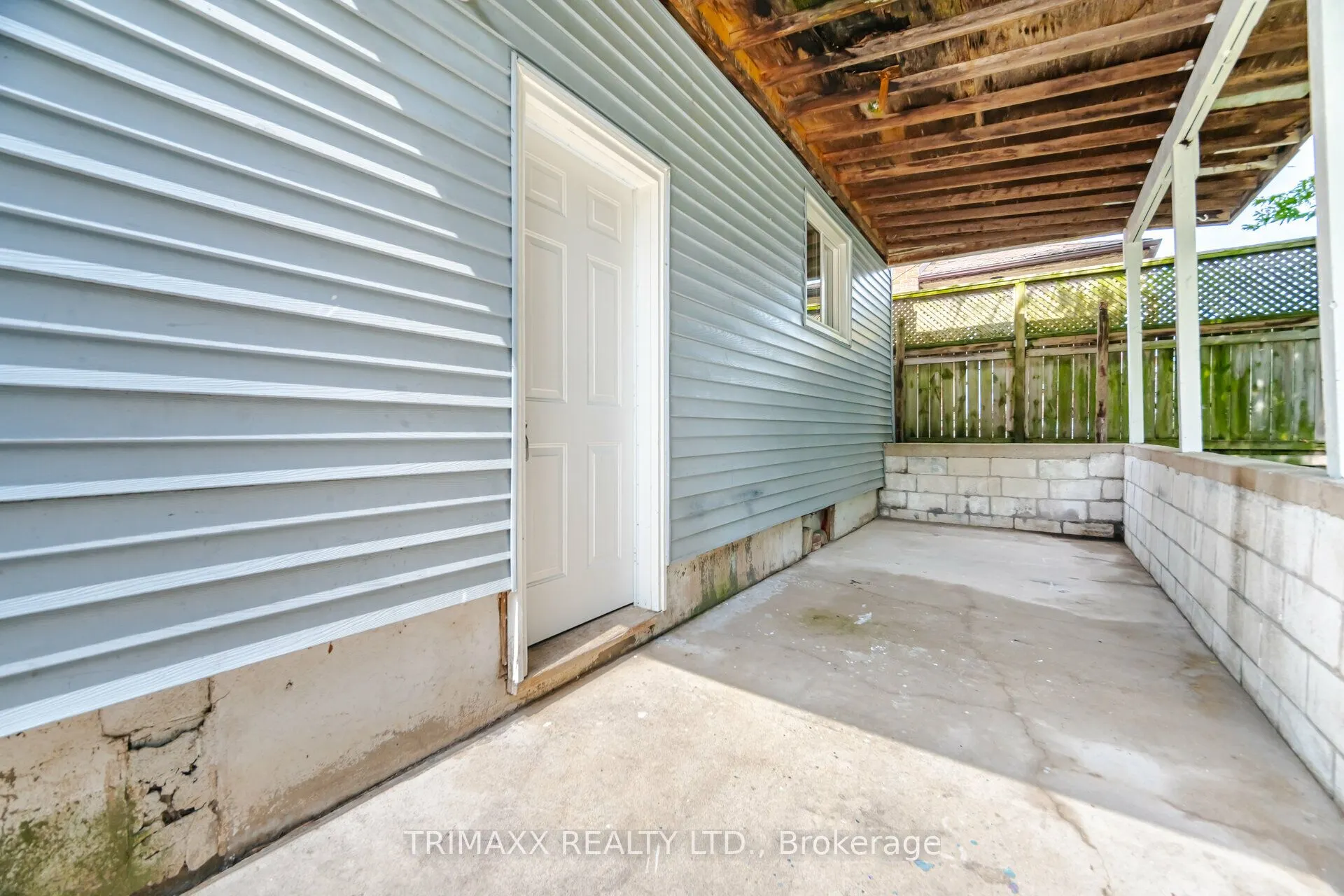 62 Pine Street N