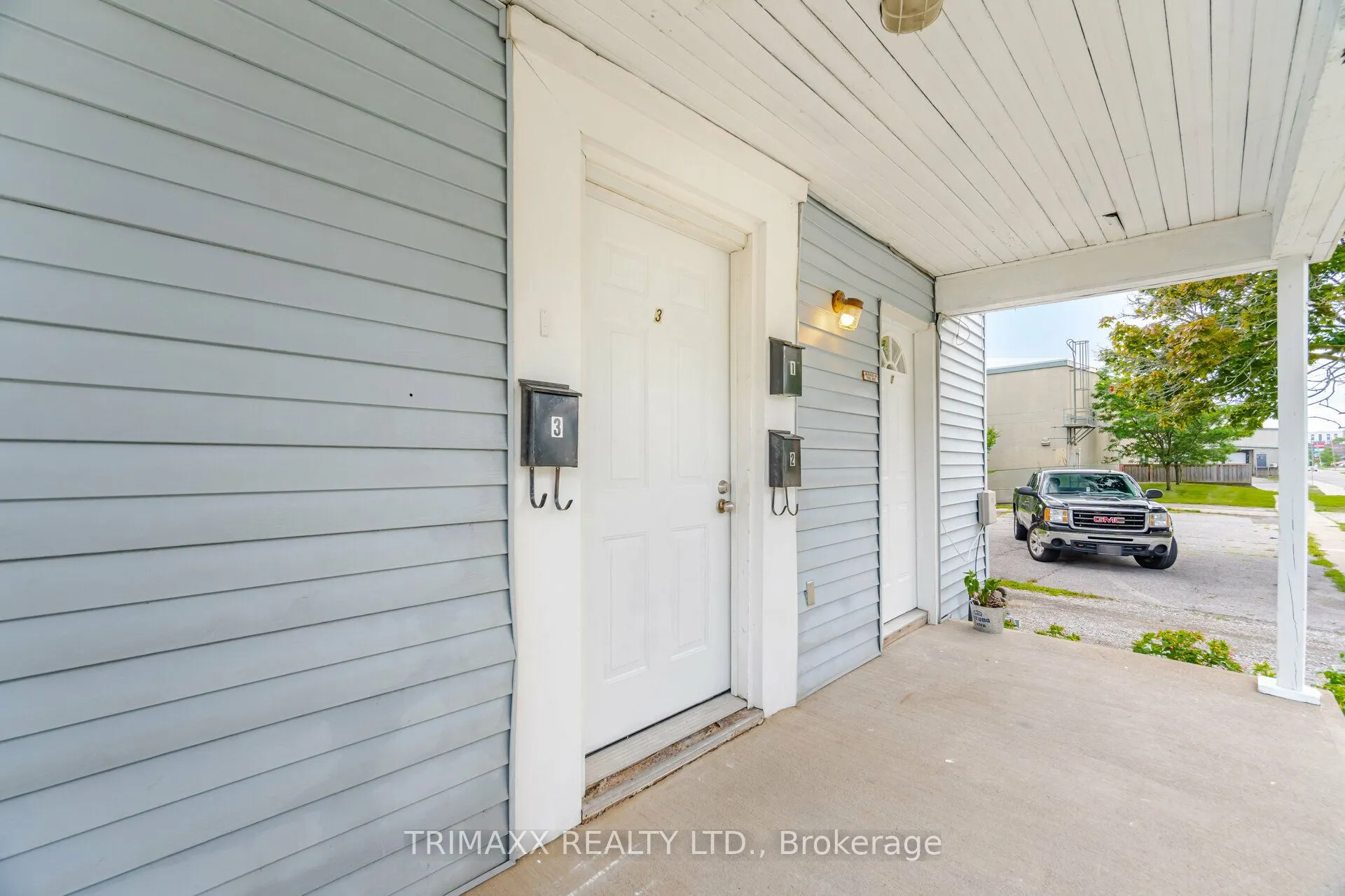 62 Pine Street N
