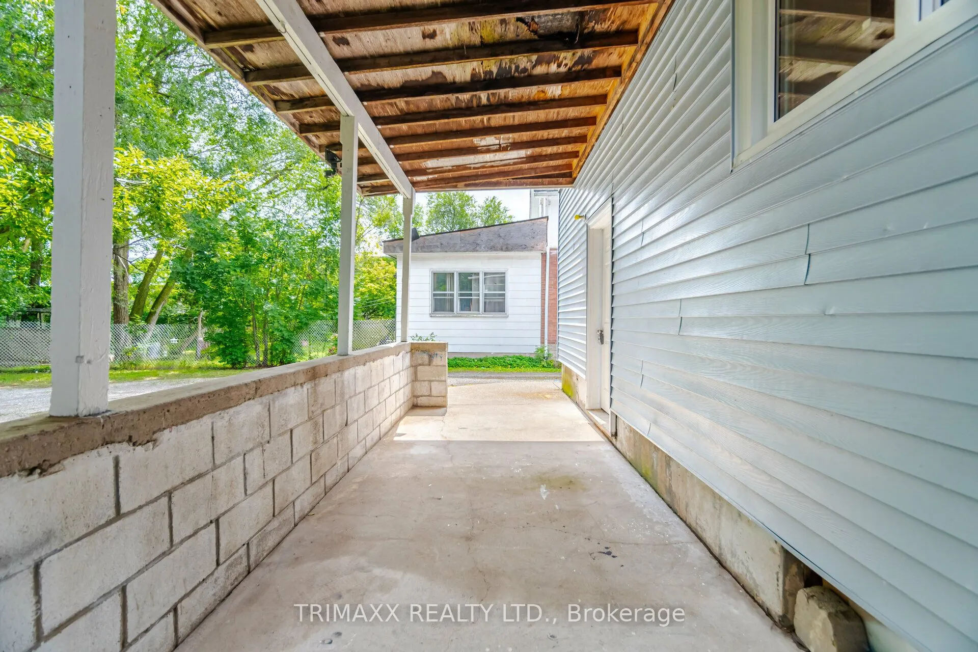 62 Pine Street N