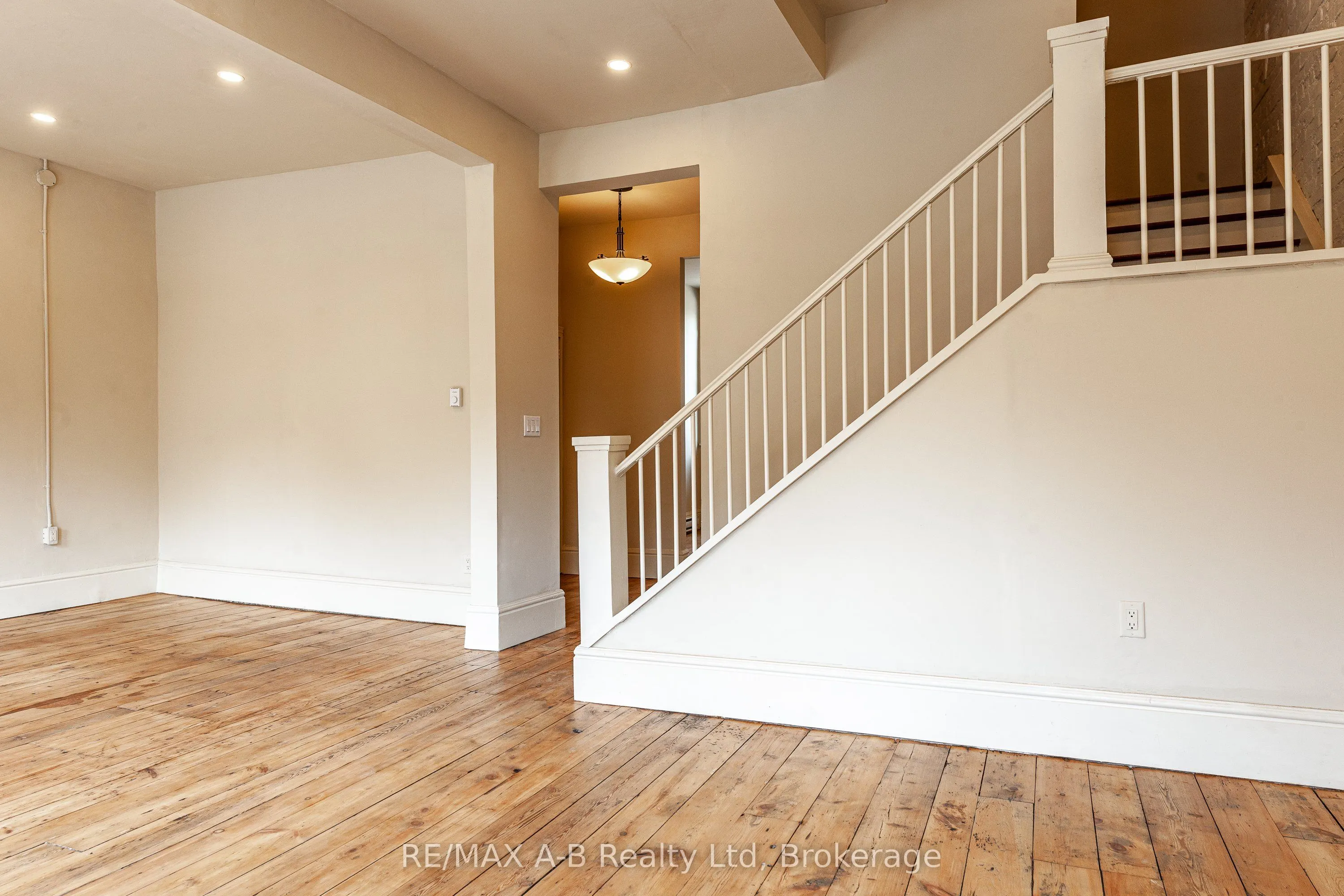 141-143 Queen Street E