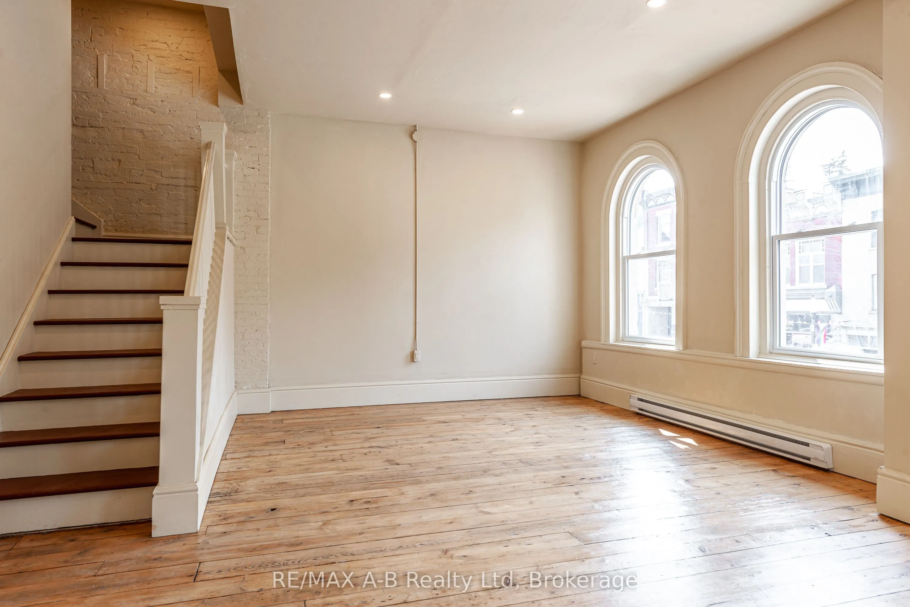 141-143 Queen Street E