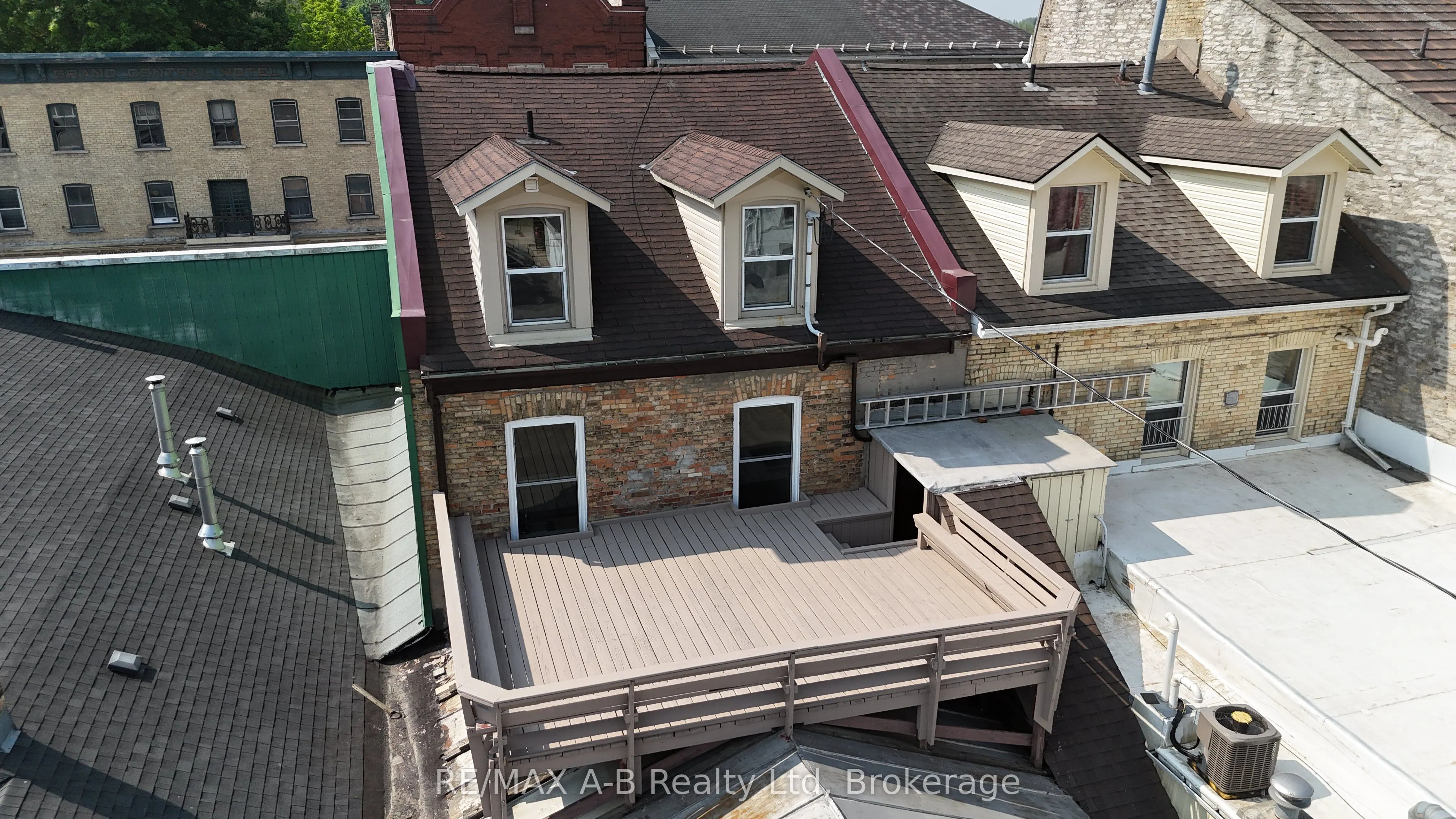 141-143 Queen Street E