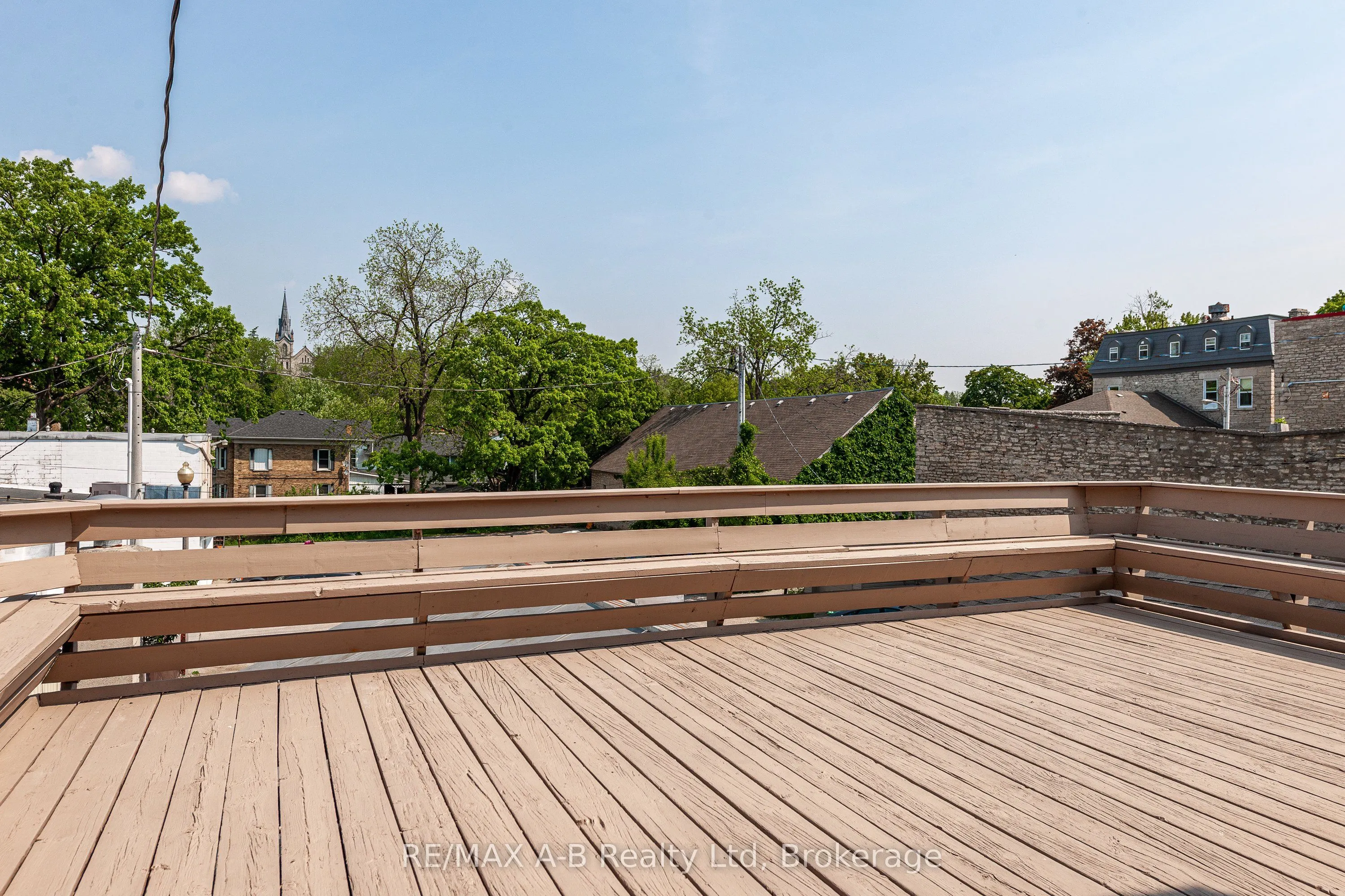 141-143 Queen Street E